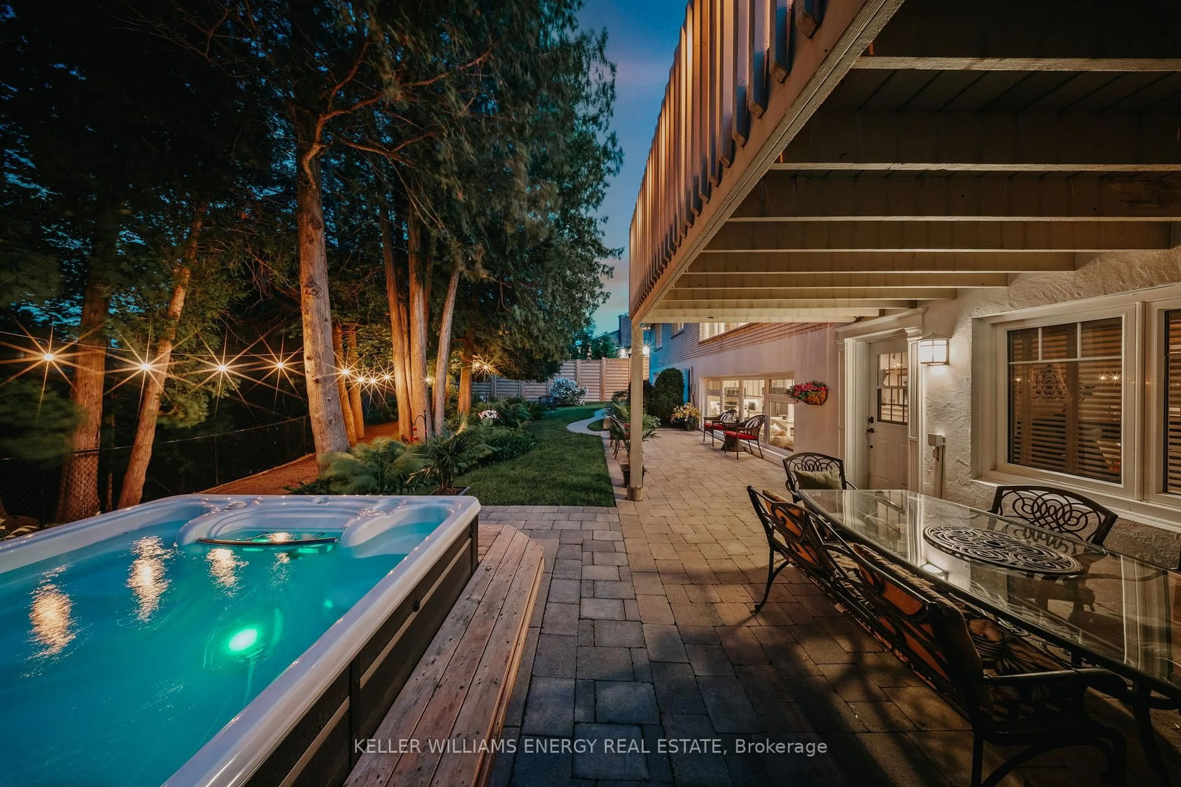 Patio, street for 833 Glenmanor Dr, Oshawa Ontario L1J 5A6