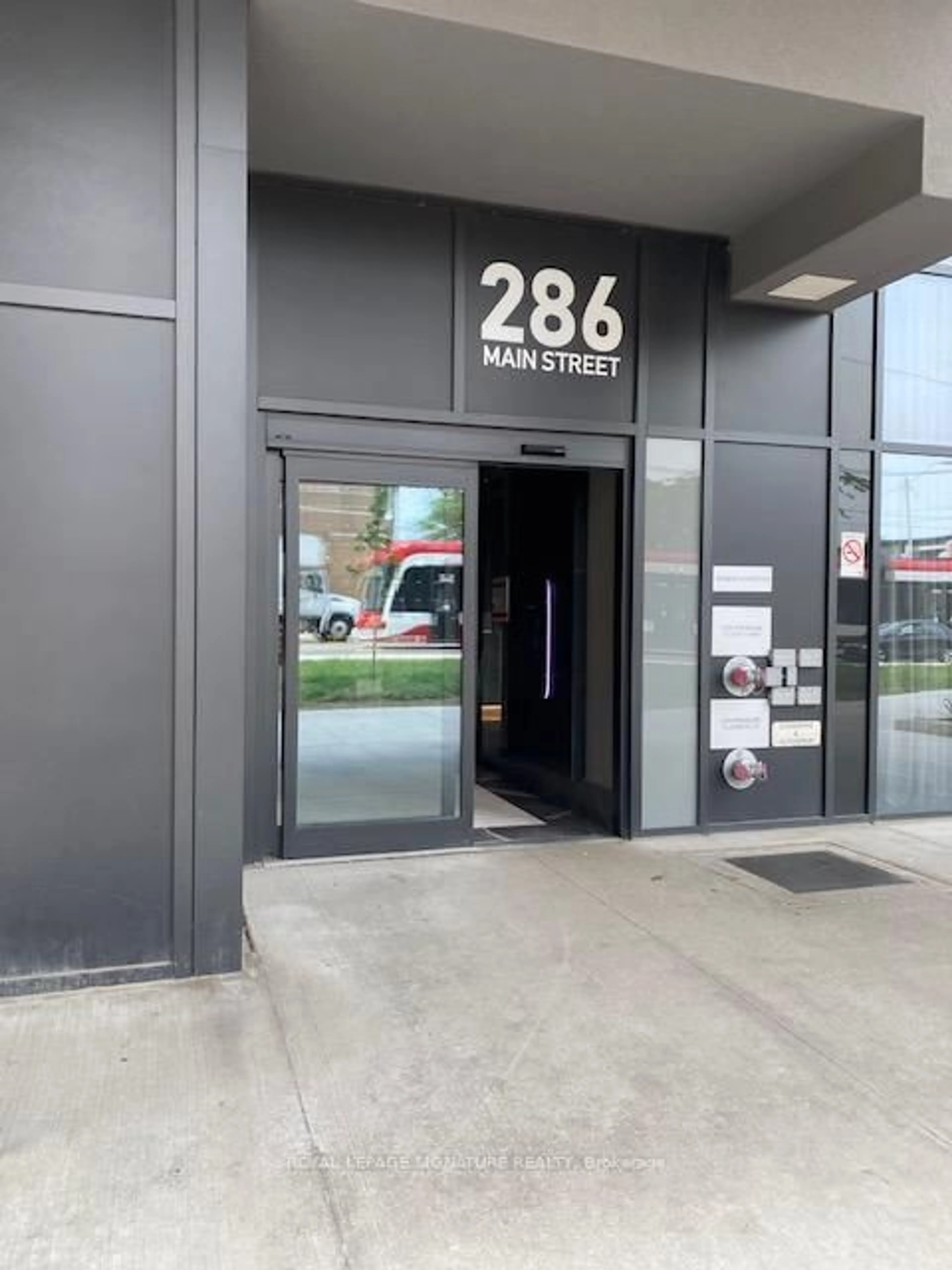 Indoor foyer for 286 Main St #1005, Toronto Ontario M4C 4X4