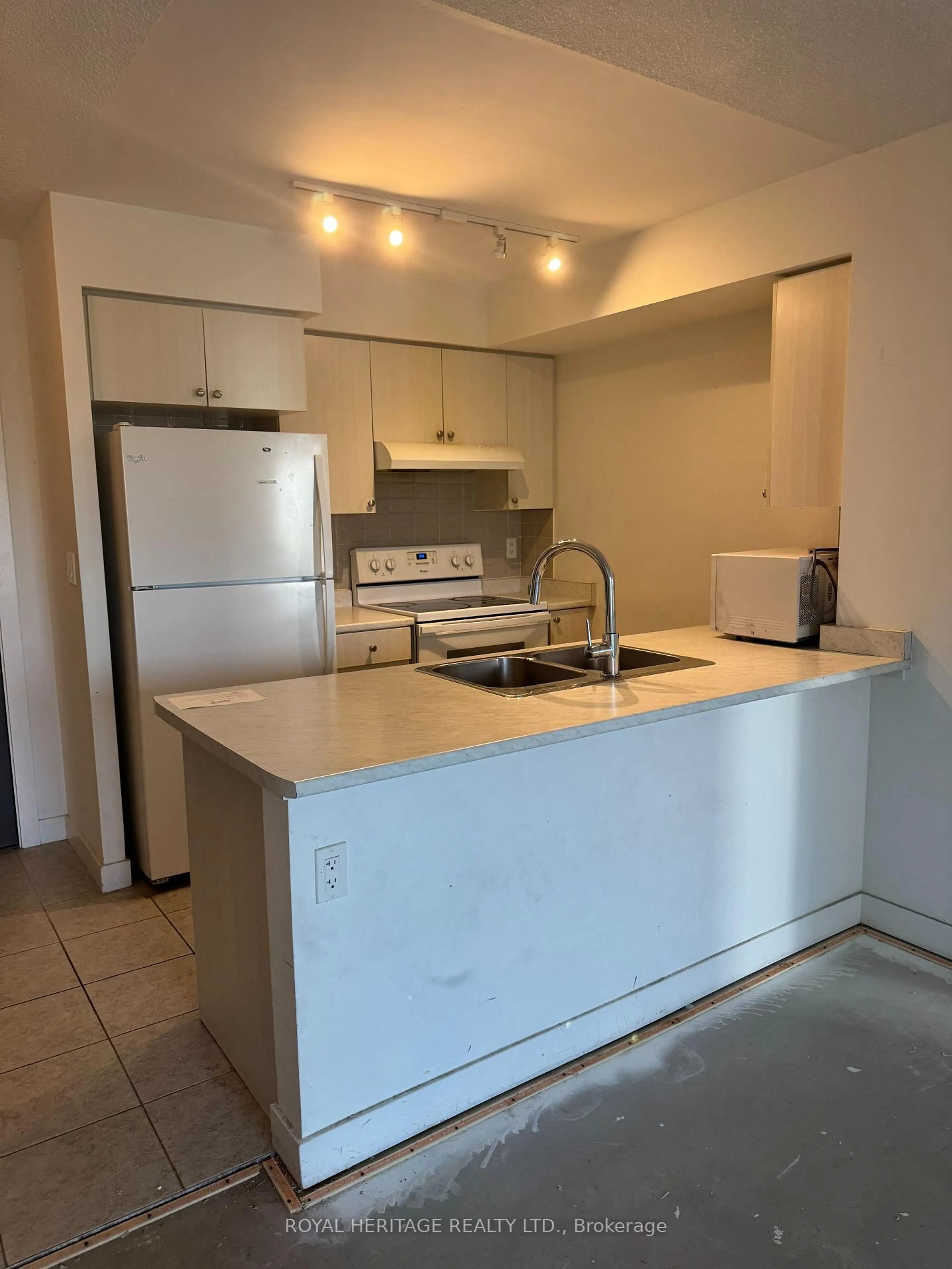 Standard kitchen, unknown for 1346 Danforth Rd #403, Toronto Ontario M1J 0A9