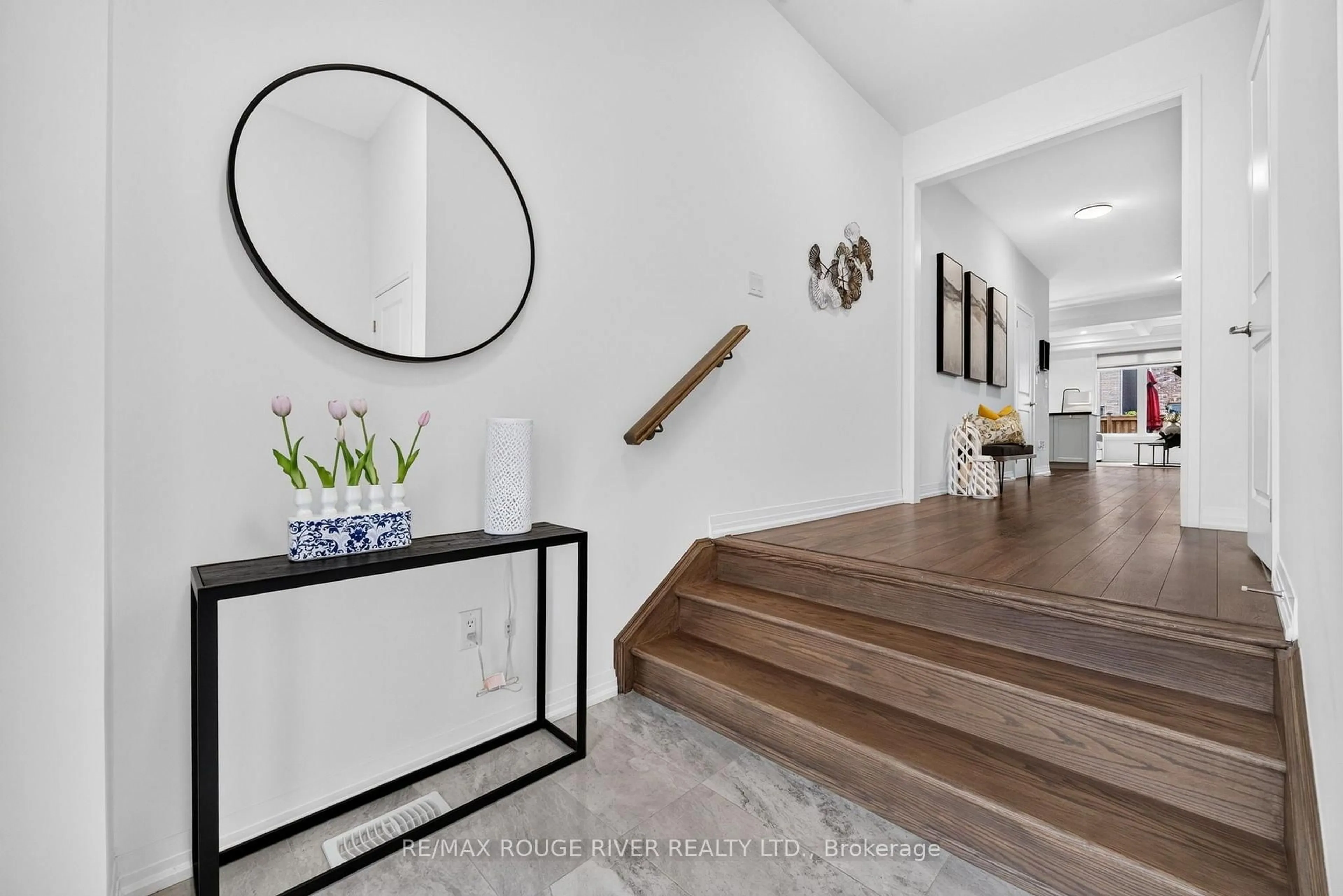 Indoor entryway for 164 Ogston Cres, Whitby Ontario L1P 0H3