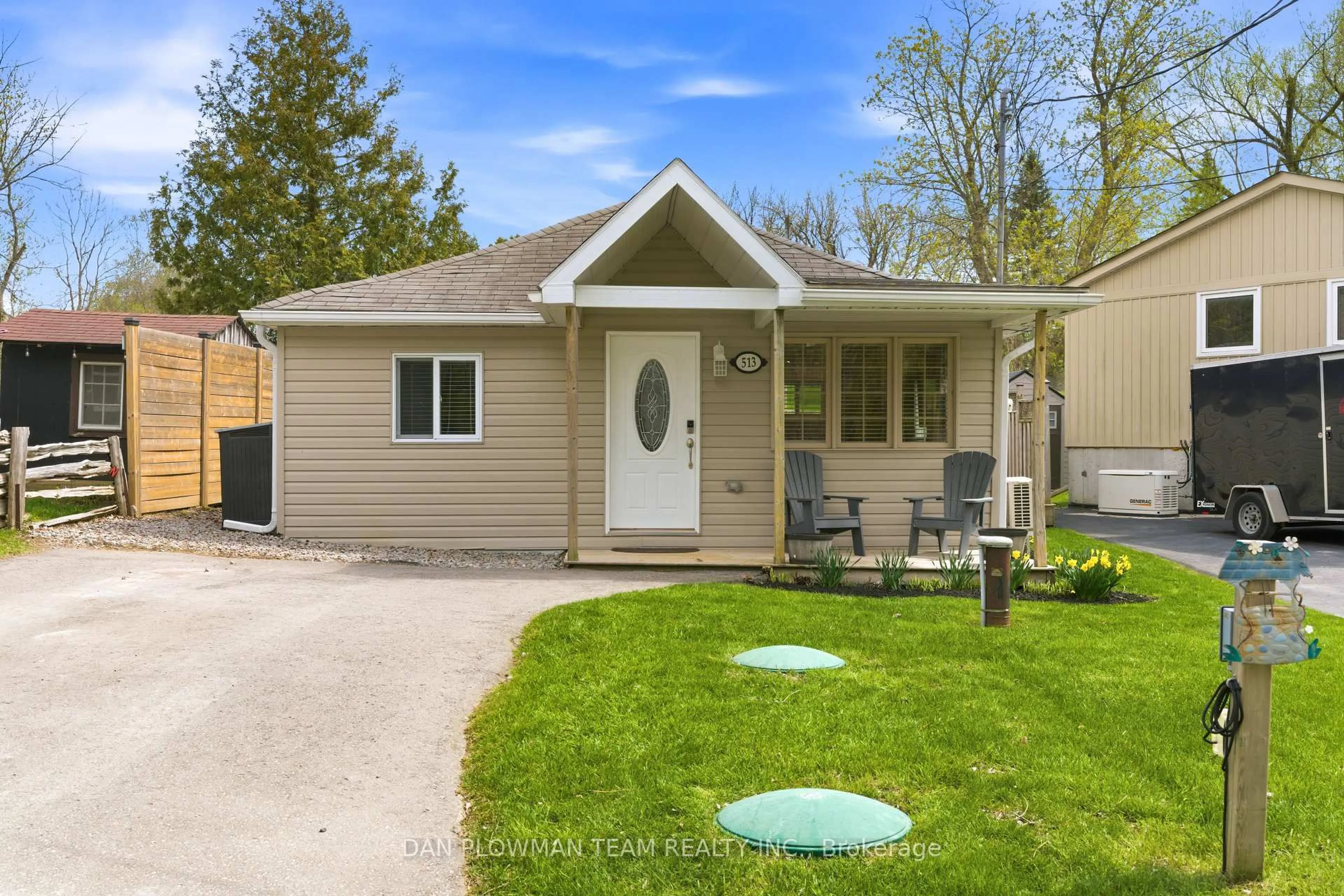 Home with vinyl exterior material, street for 513 View Lake Rd, Scugog Ontario L0B 1K0