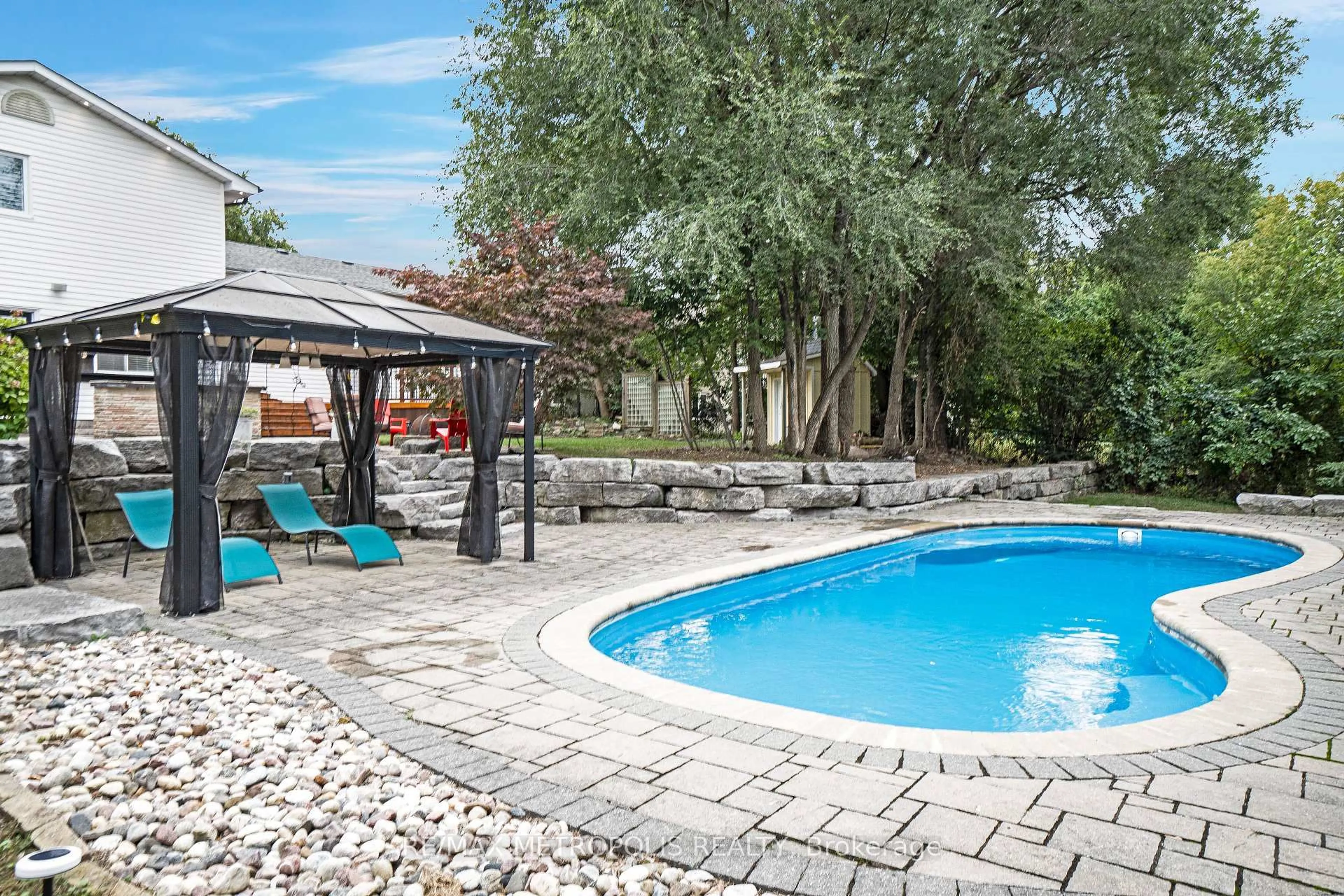 Pool for 1872 Appleview Rd, Pickering Ontario L1V 1T8