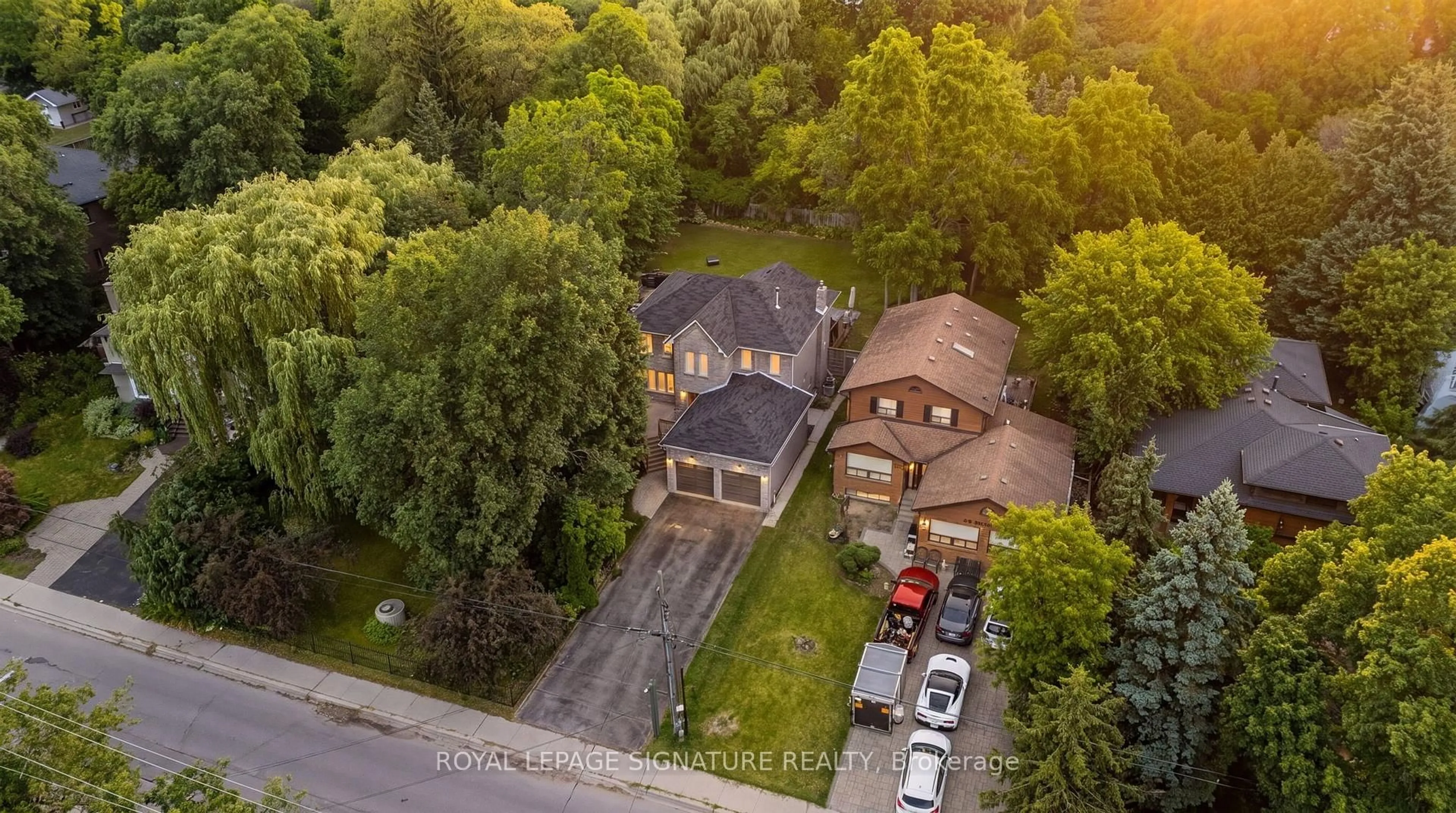 A pic from outside/outdoor area/front of a property/back of a property/a pic from drone, street for 840 Sheppard Ave, Pickering Ontario L1V 1G5