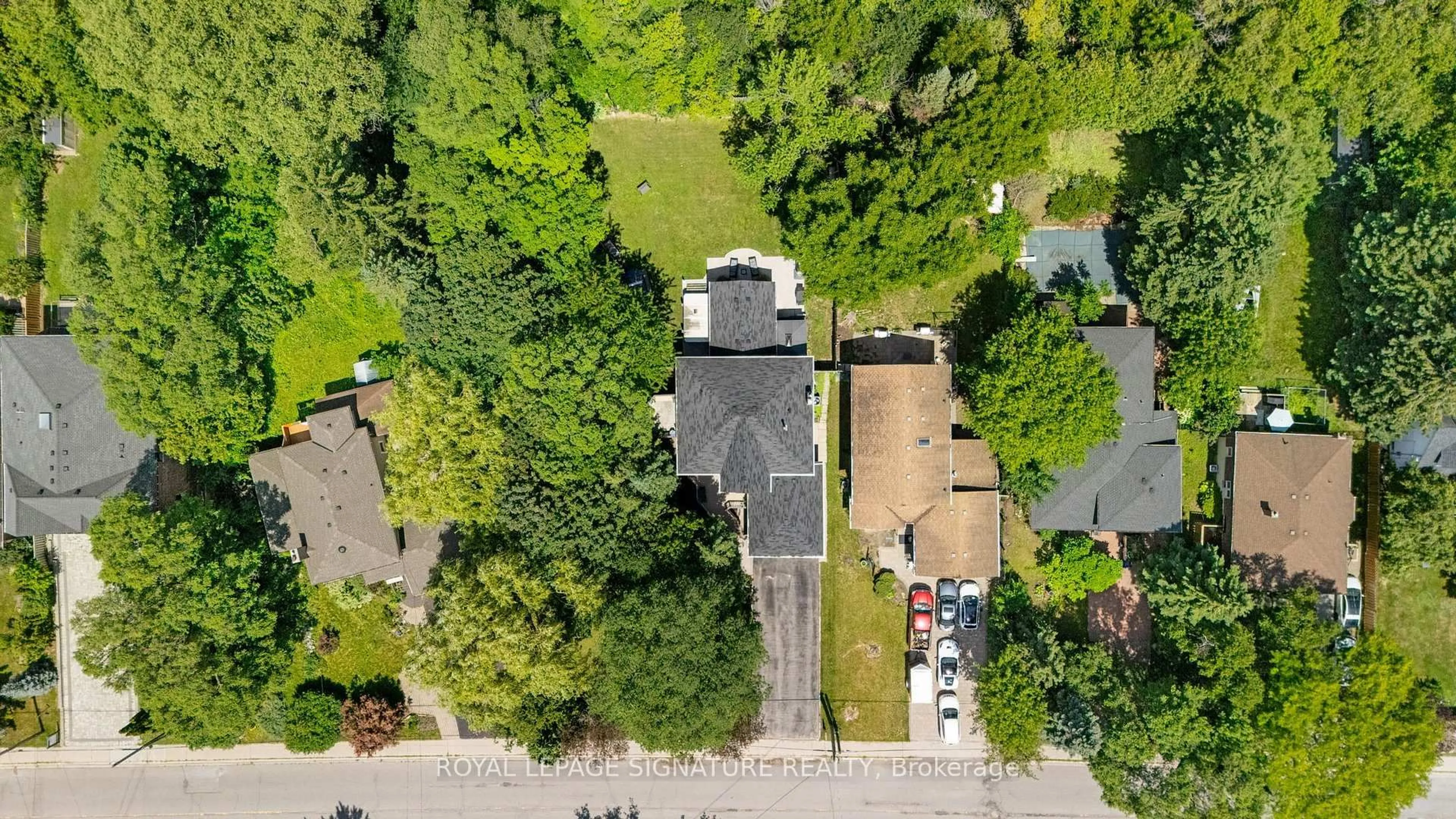 A pic from outside/outdoor area/front of a property/back of a property/a pic from drone, street for 840 Sheppard Ave, Pickering Ontario L1V 1G5