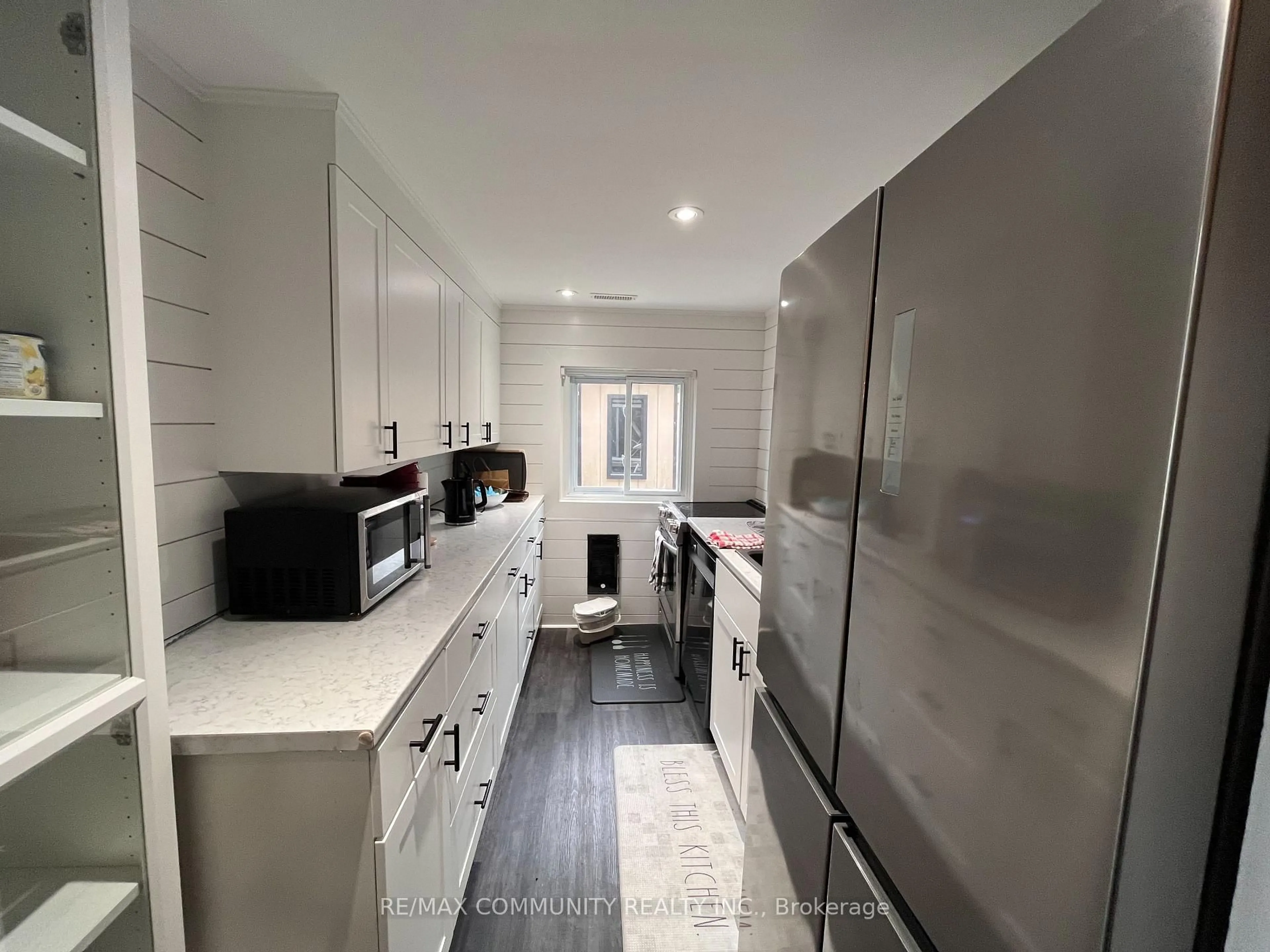 Standard kitchen, unknown for 232 Williams Point Rd, Scugog Ontario L0B 1E0