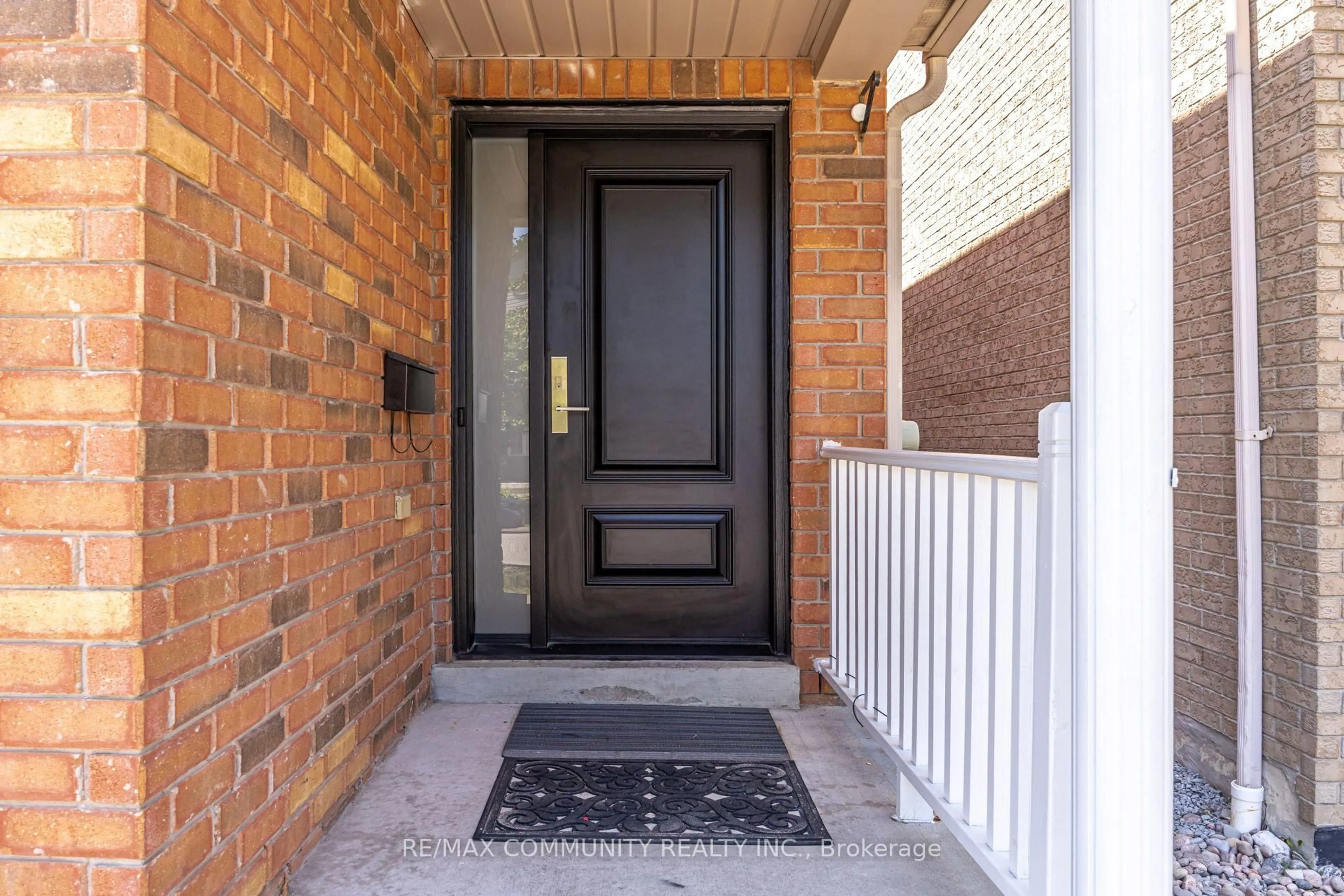 Unknown for 69 McSweeney Cres, Ajax Ontario L1T 4G2