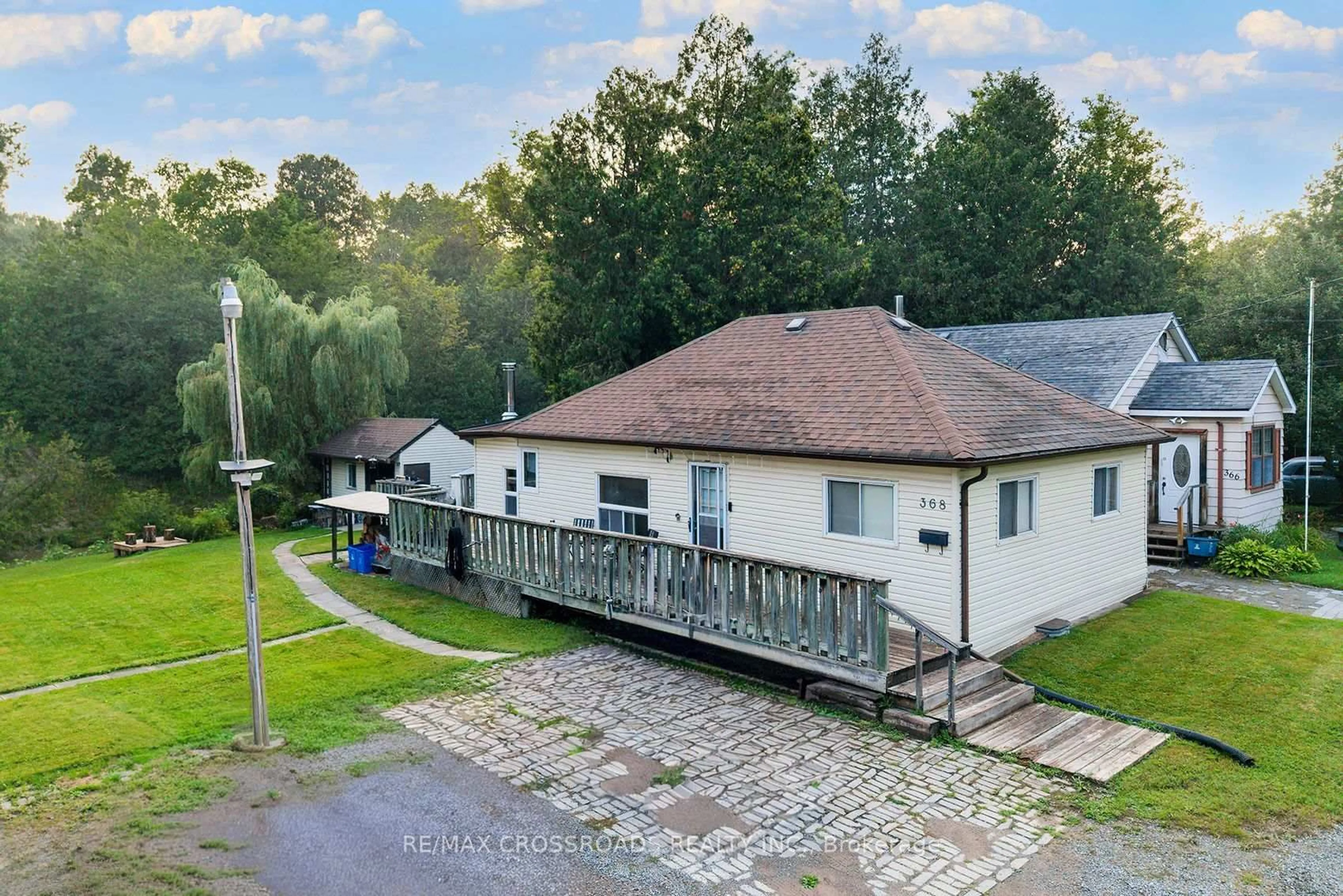 A pic from outside/outdoor area/front of a property/back of a property/a pic from drone, building for 368 Cedar Valley Blvd, Oshawa Ontario L1G 3W3