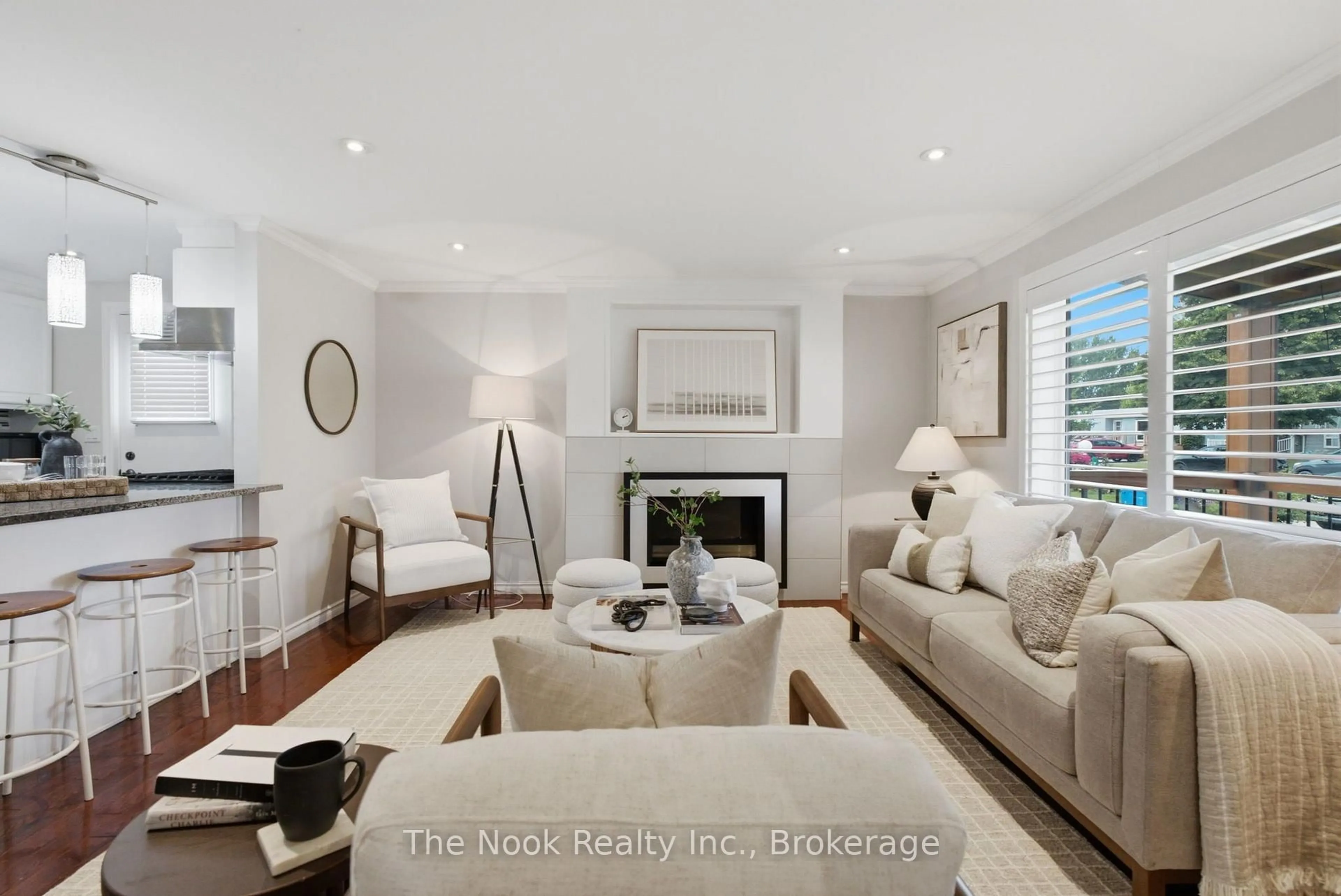 Living room with furniture, unknown for 7 Pineridge Cres, Clarington Ontario L1B 1B9