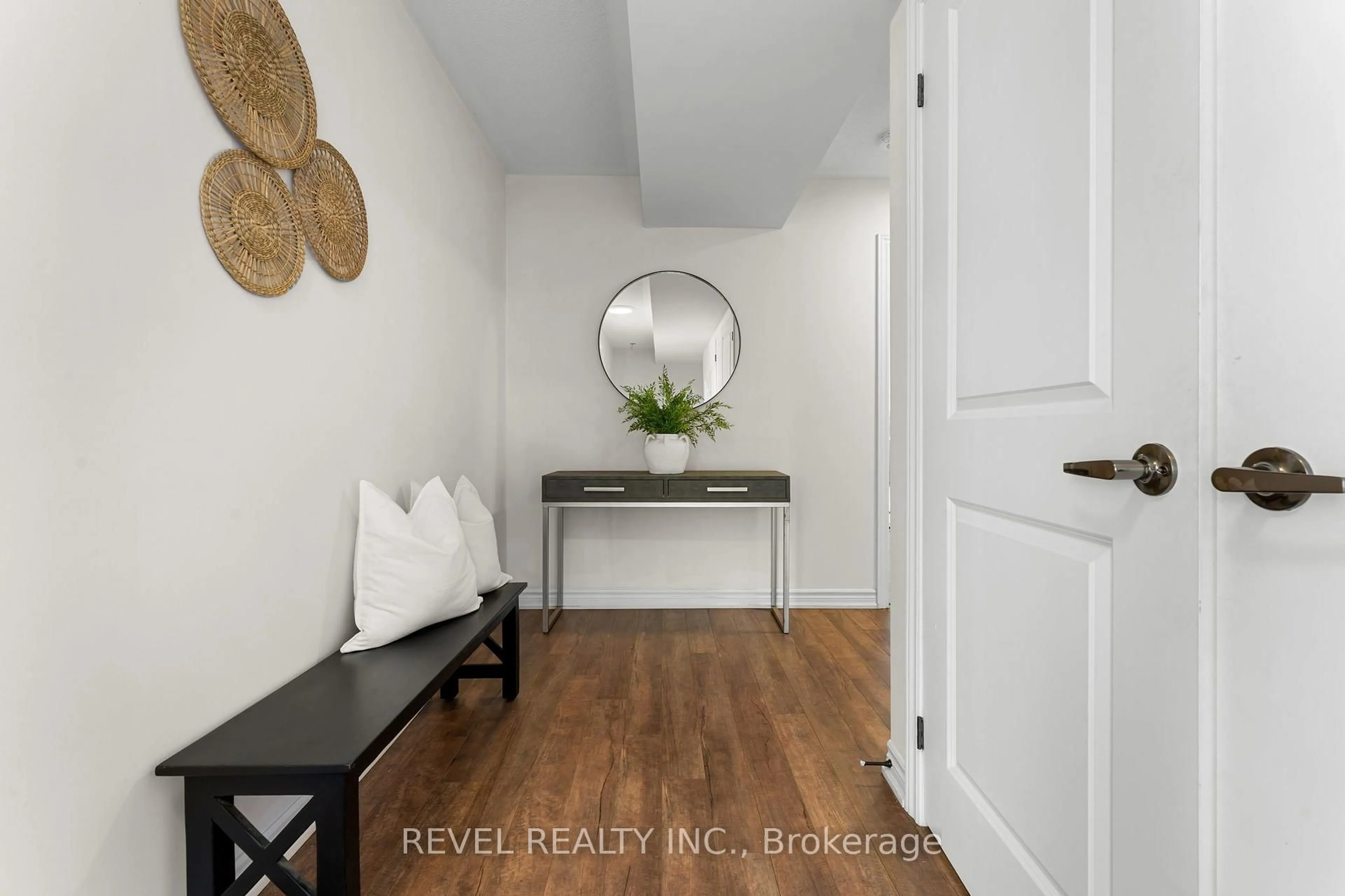 Indoor entryway for 61 Honey Crisp Lane, Clarington Ontario L1C 3K2