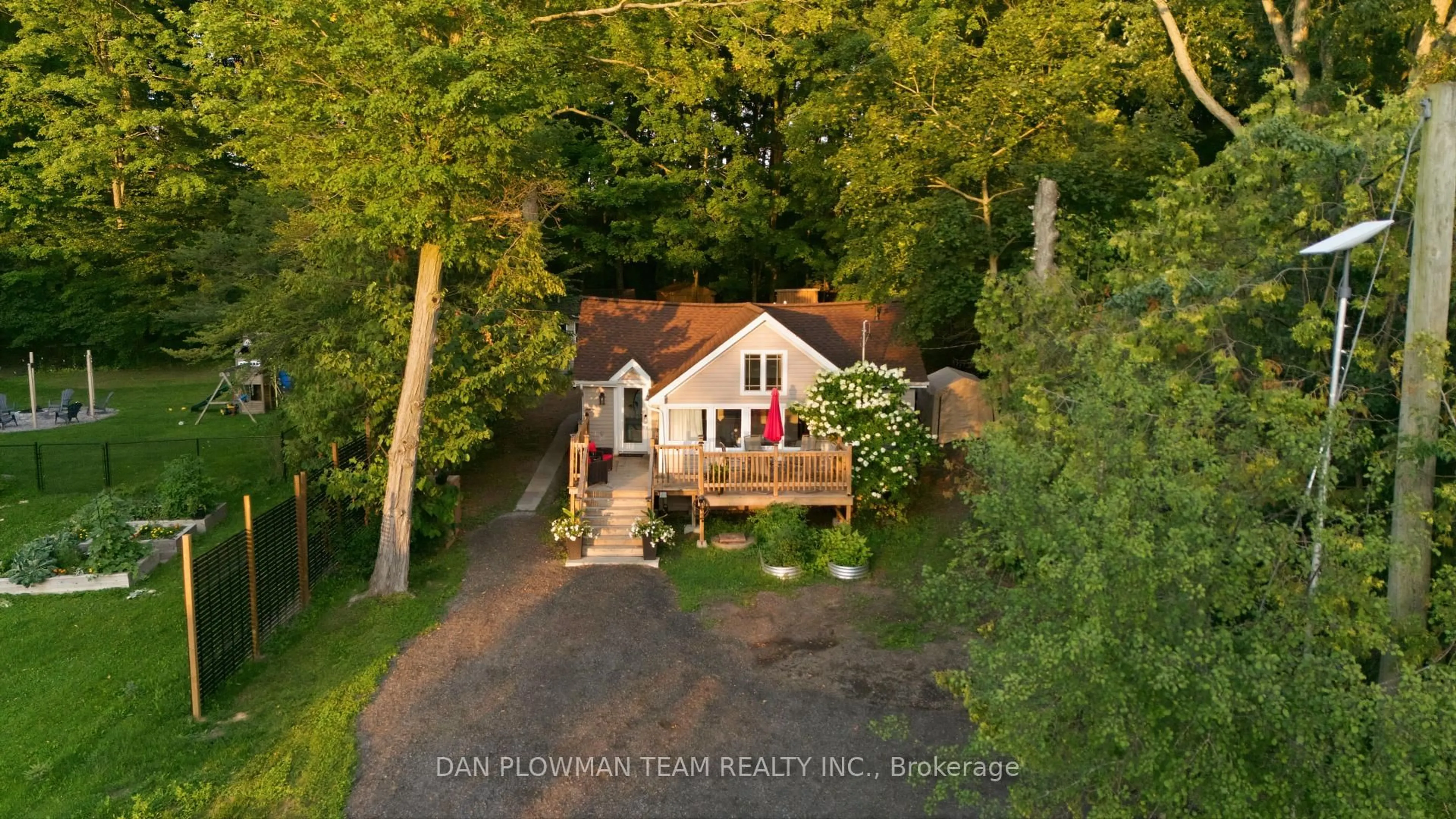 A pic from outside/outdoor area/front of a property/back of a property/a pic from drone, water/lake/river/ocean view for 85 Williams Point Rd, Scugog Ontario L0B 1E0