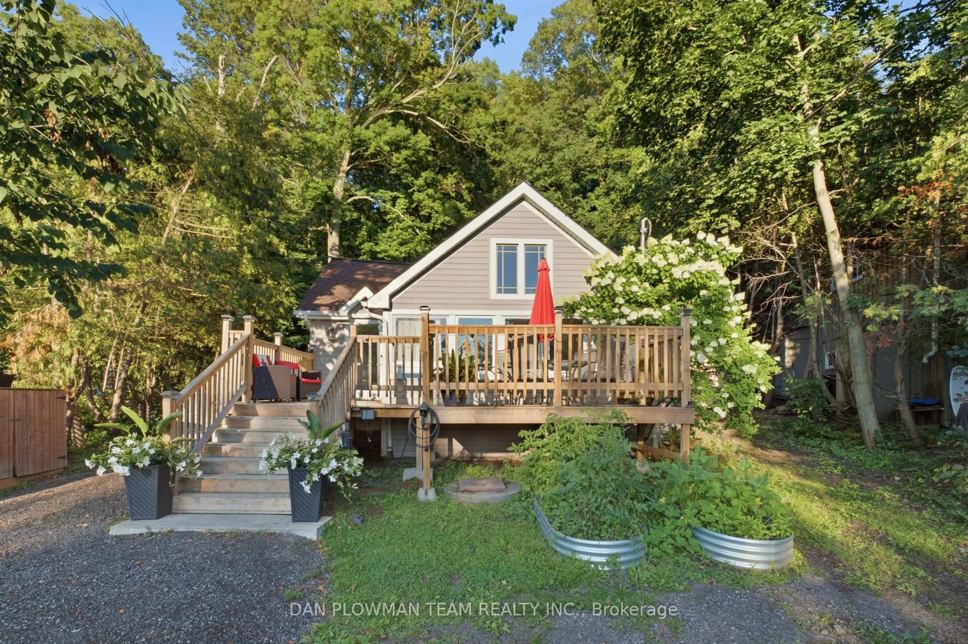 A pic from outside/outdoor area/front of a property/back of a property/a pic from drone, water/lake/river/ocean view for 85 Williams Point Rd, Scugog Ontario L0B 1E0