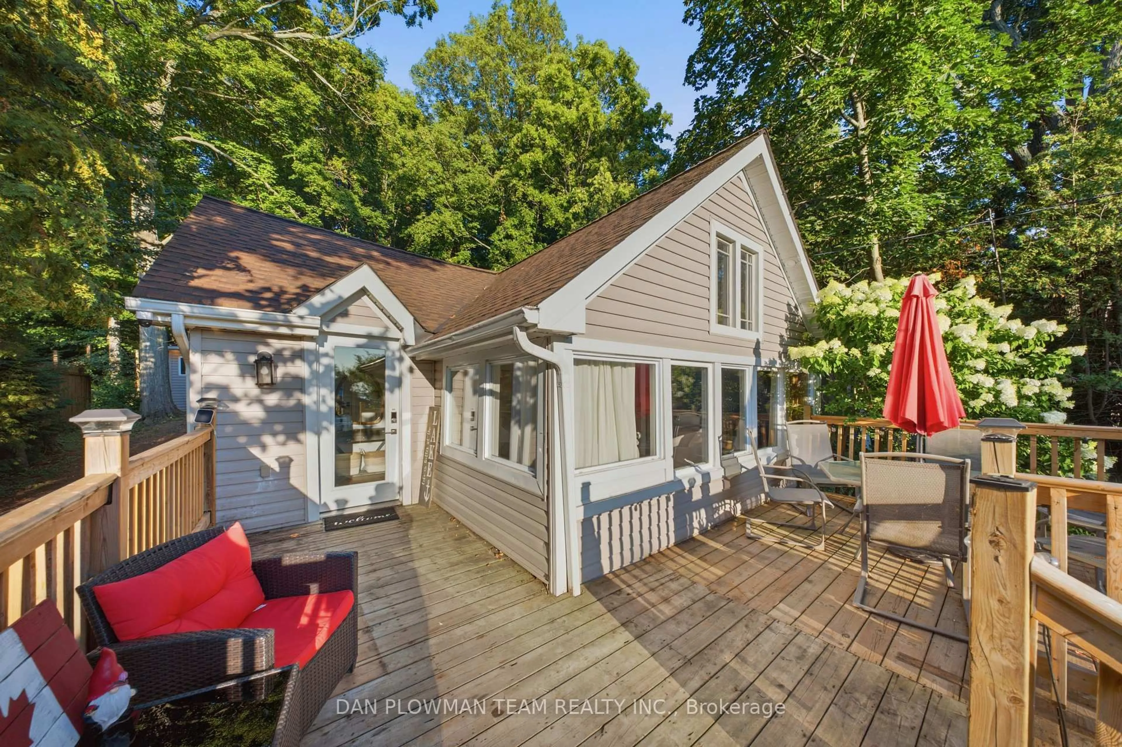 A pic from outside/outdoor area/front of a property/back of a property/a pic from drone, water/lake/river/ocean view for 85 Williams Point Rd, Scugog Ontario L0B 1E0
