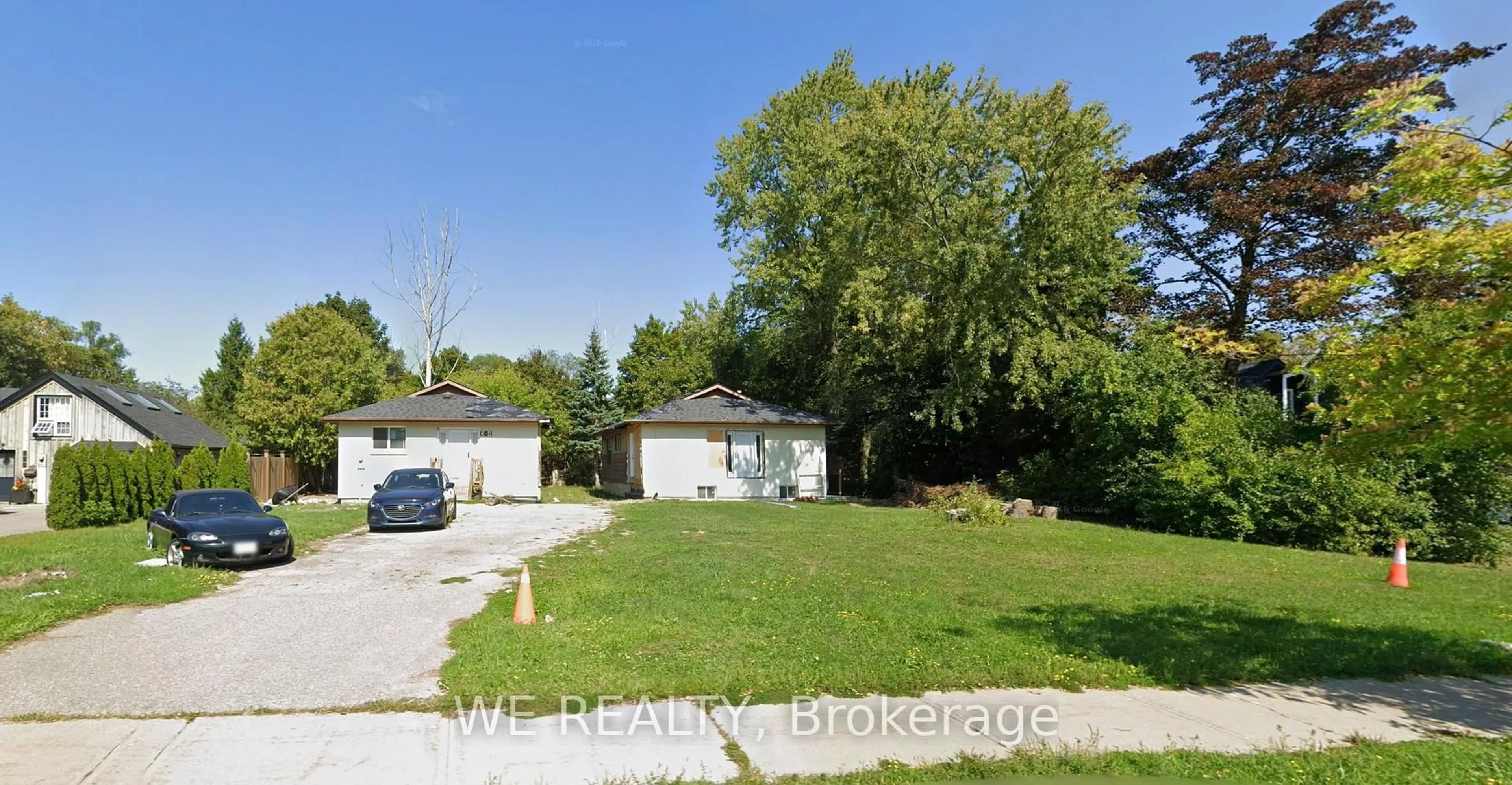 A pic from outside/outdoor area/front of a property/back of a property/a pic from drone, street for 327 Sheppard Ave, Pickering Ontario L1V 1E6