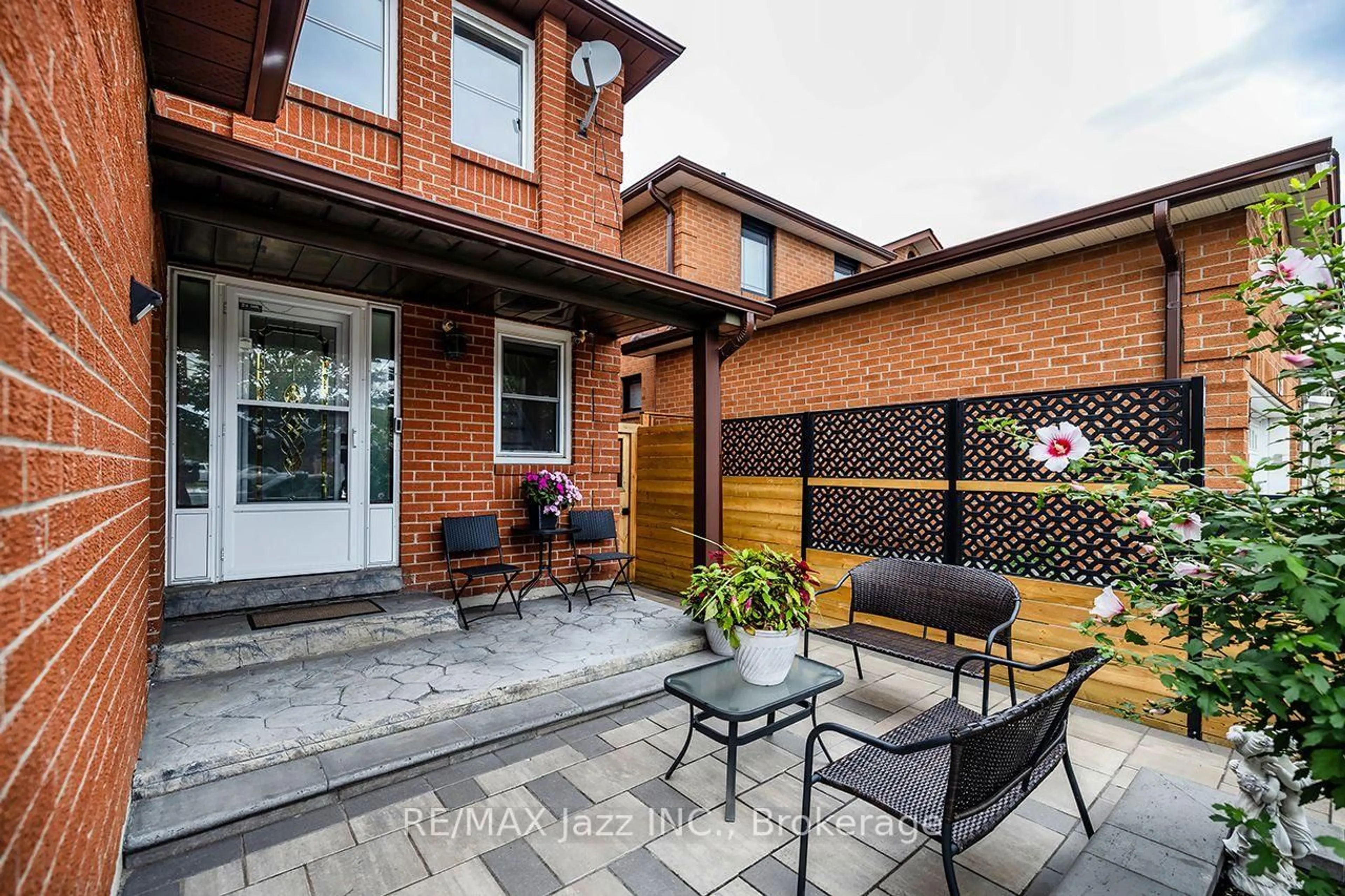 Patio, street for 626 Strouds Lane, Pickering Ontario L1V 4T3