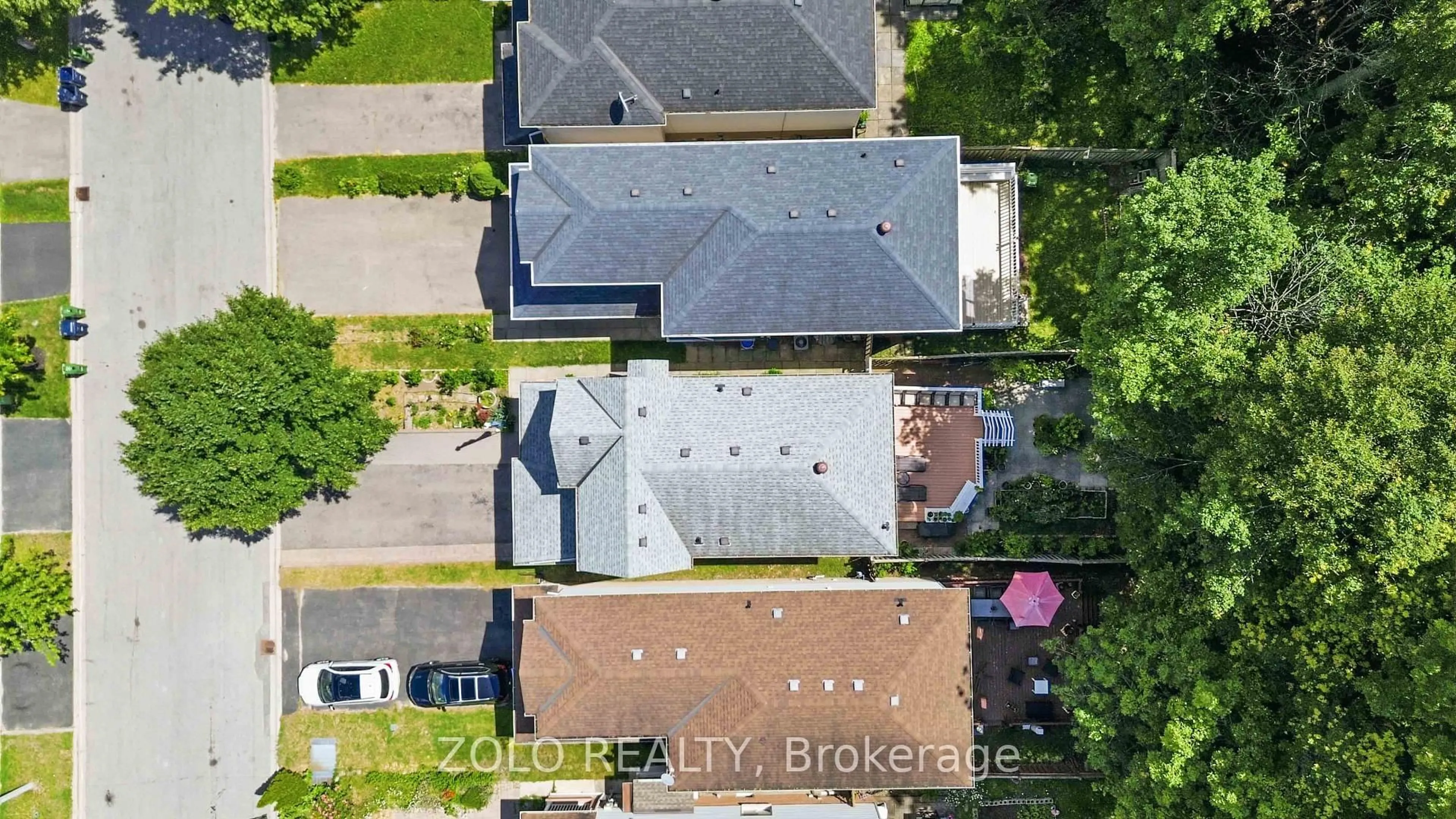A pic from outside/outdoor area/front of a property/back of a property/a pic from drone, street for 82 Piperbrook Cres, Toronto Ontario M1E 5G9