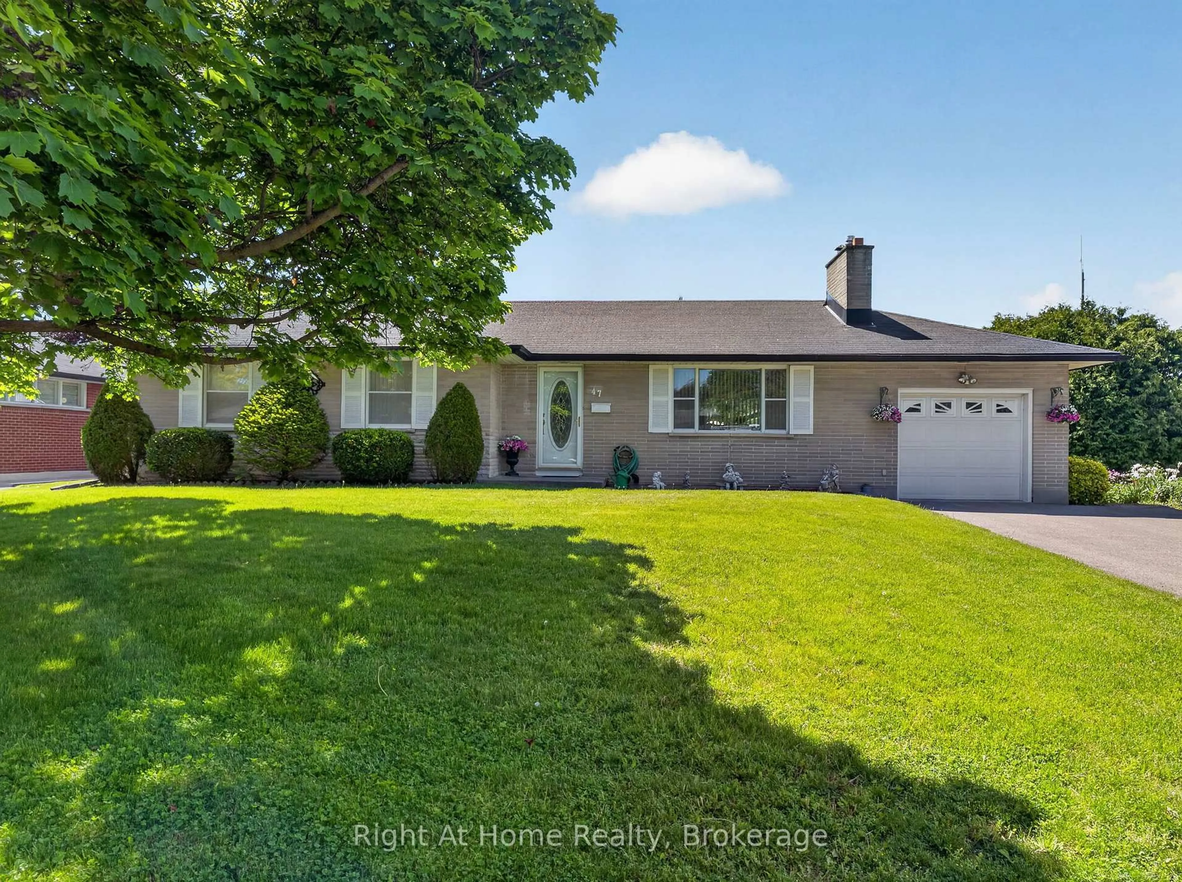 A pic from outside/outdoor area/front of a property/back of a property/a pic from drone, street for 47 Churchill Ave, Oshawa Ontario L1G 3K5