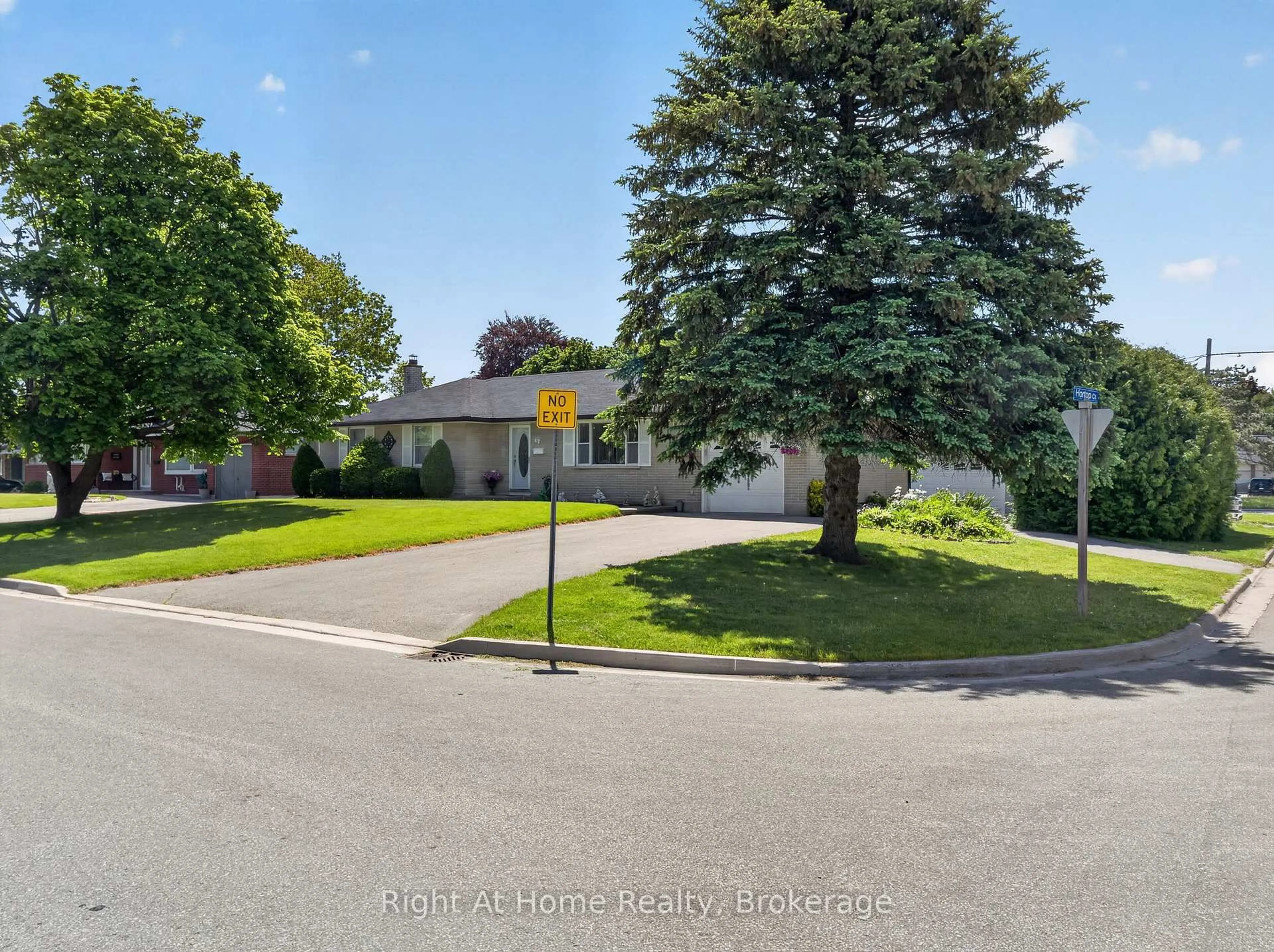 A pic from outside/outdoor area/front of a property/back of a property/a pic from drone, street for 47 Churchill Ave, Oshawa Ontario L1G 3K5