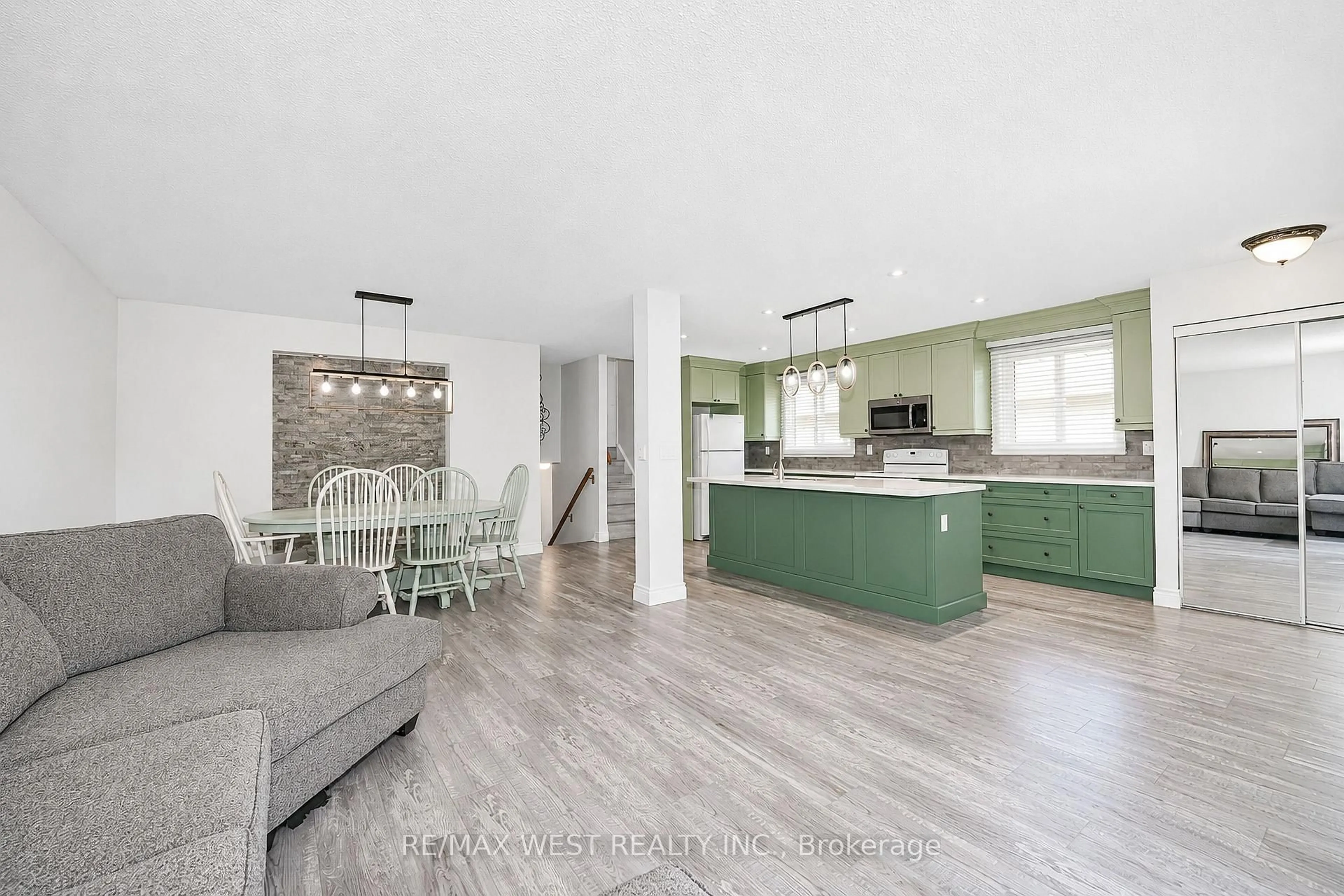 Open concept kitchen, unknown for 570 Annandale St, Oshawa Ontario L1H 7S7