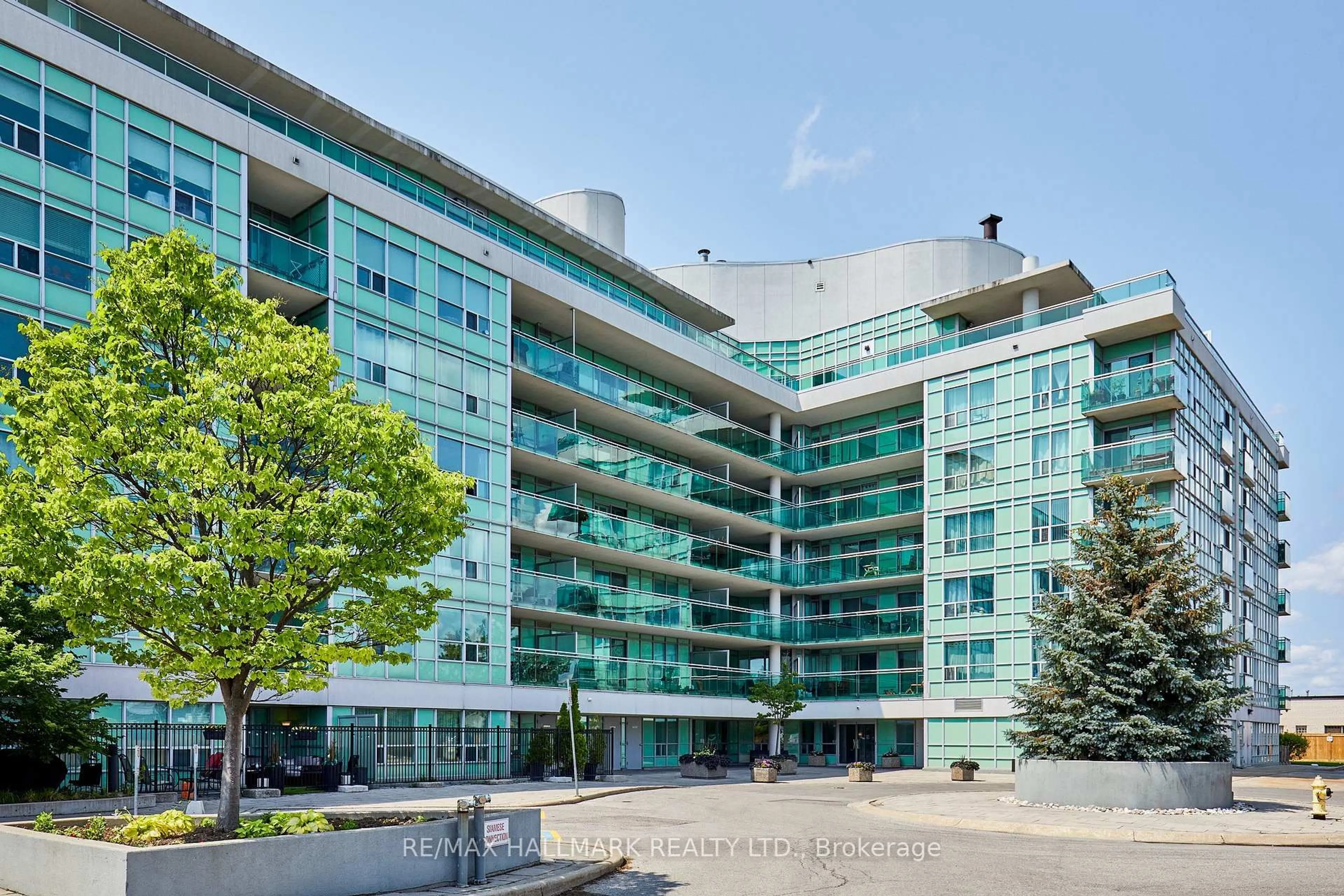 Patio, building for 60 Fairfax Cres #Penthouse 702, Toronto Ontario M1L 0E1