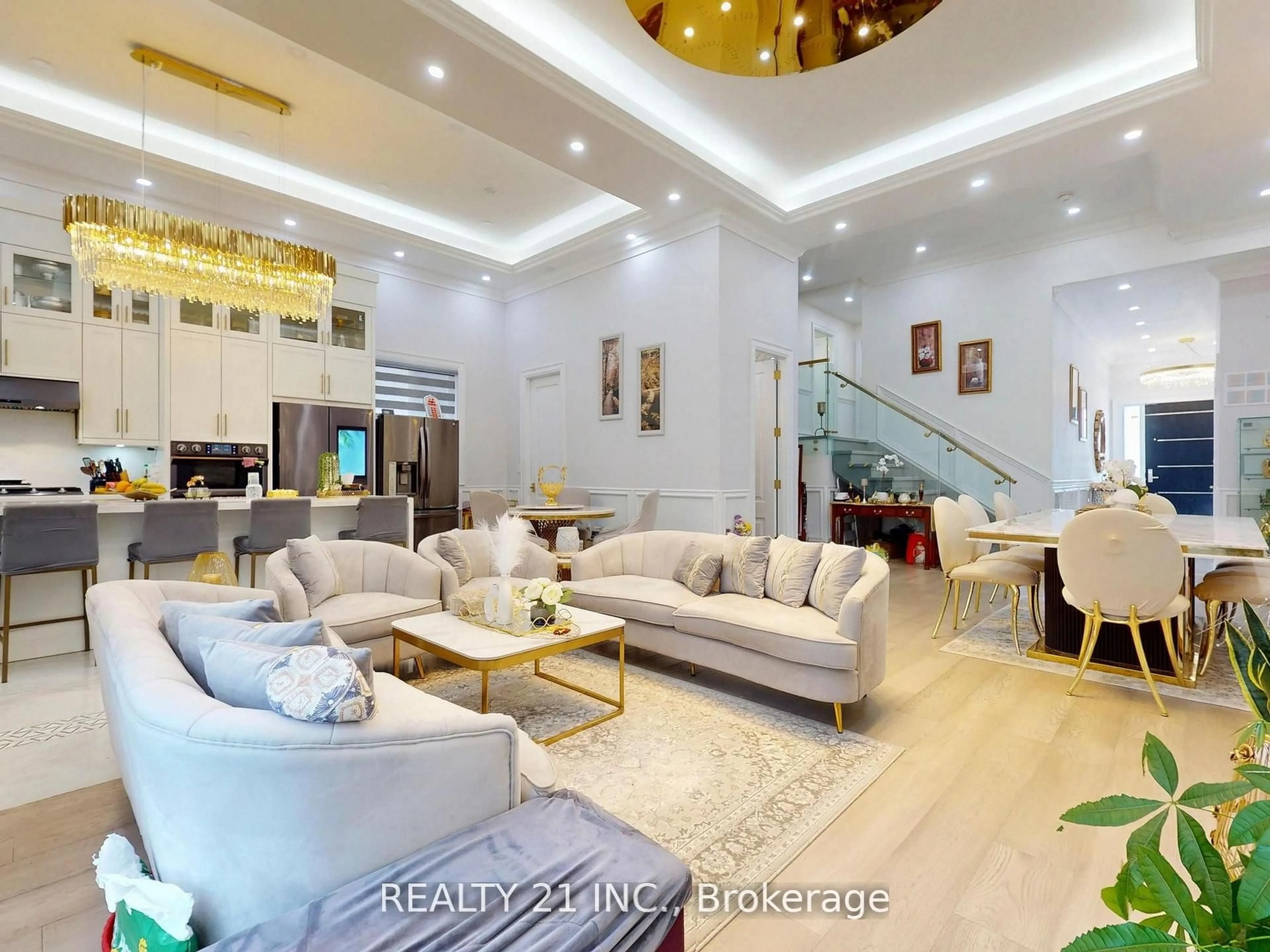 Living room with furniture, unknown for 36 Craiglee Dr, Toronto Ontario M1N 2L8