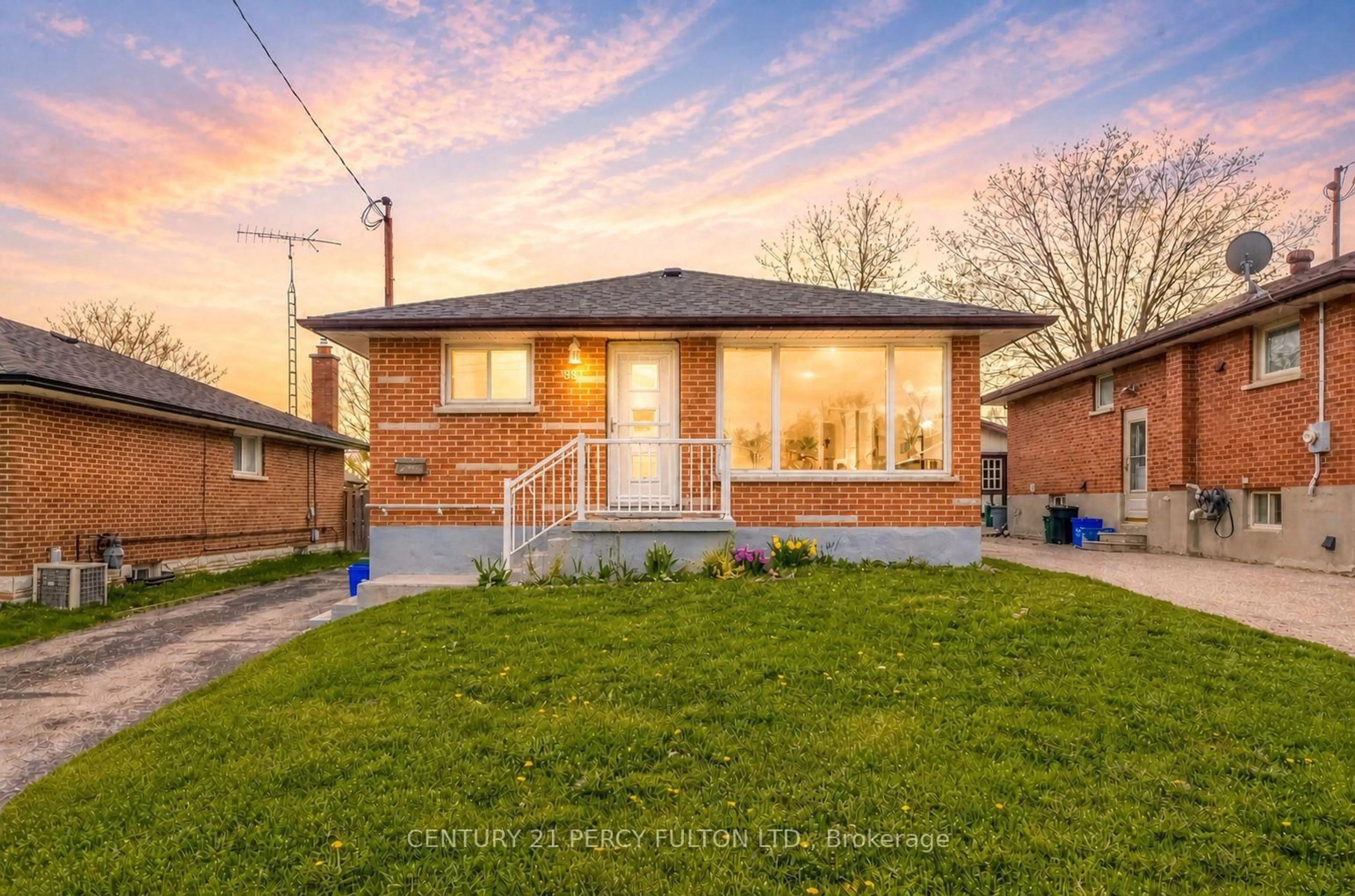 Home with brick exterior material, street for 381 Conant St, Oshawa Ontario L1H 3S8