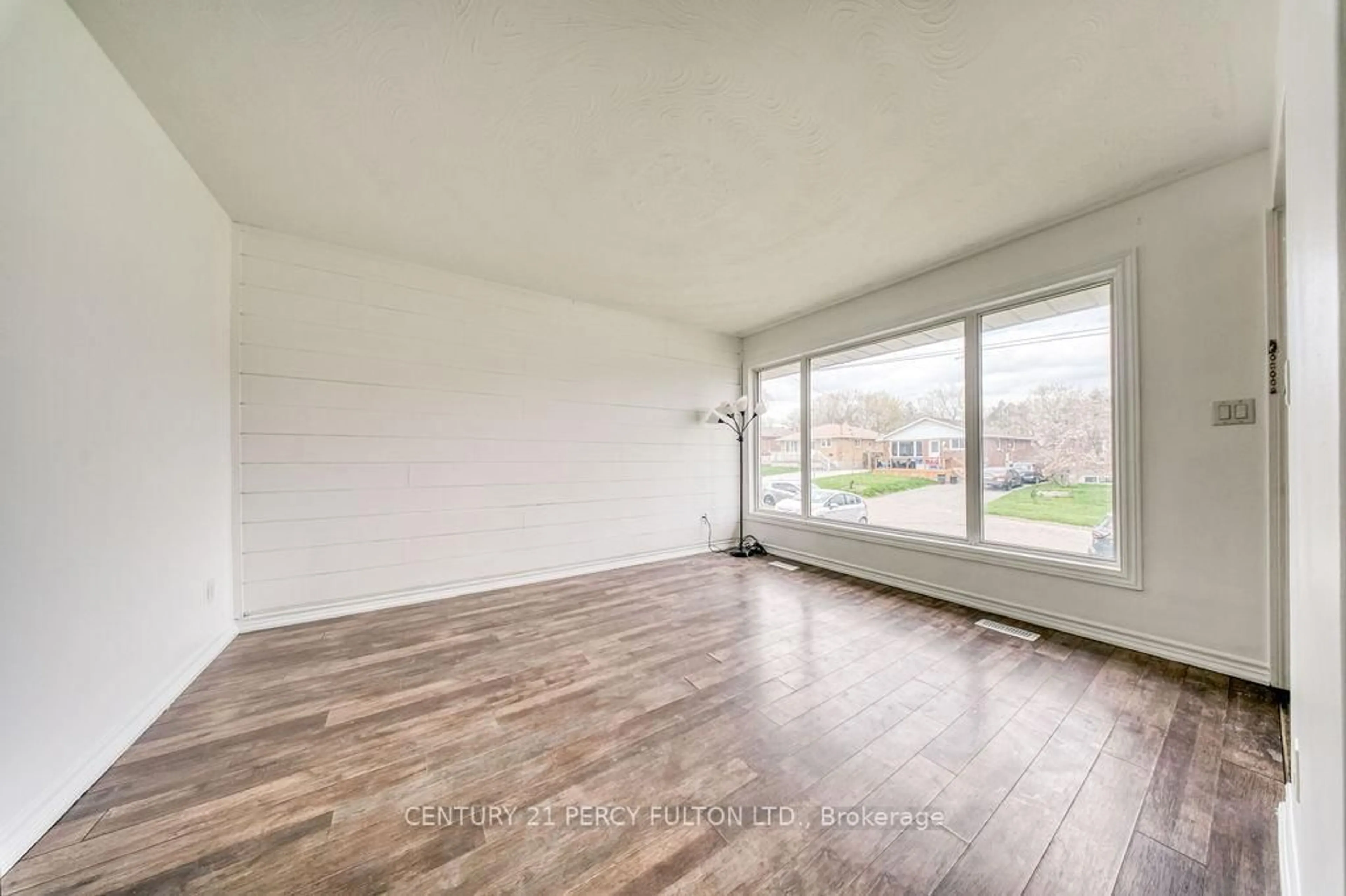 Unknown for 381 Conant St, Oshawa Ontario L1H 3S8