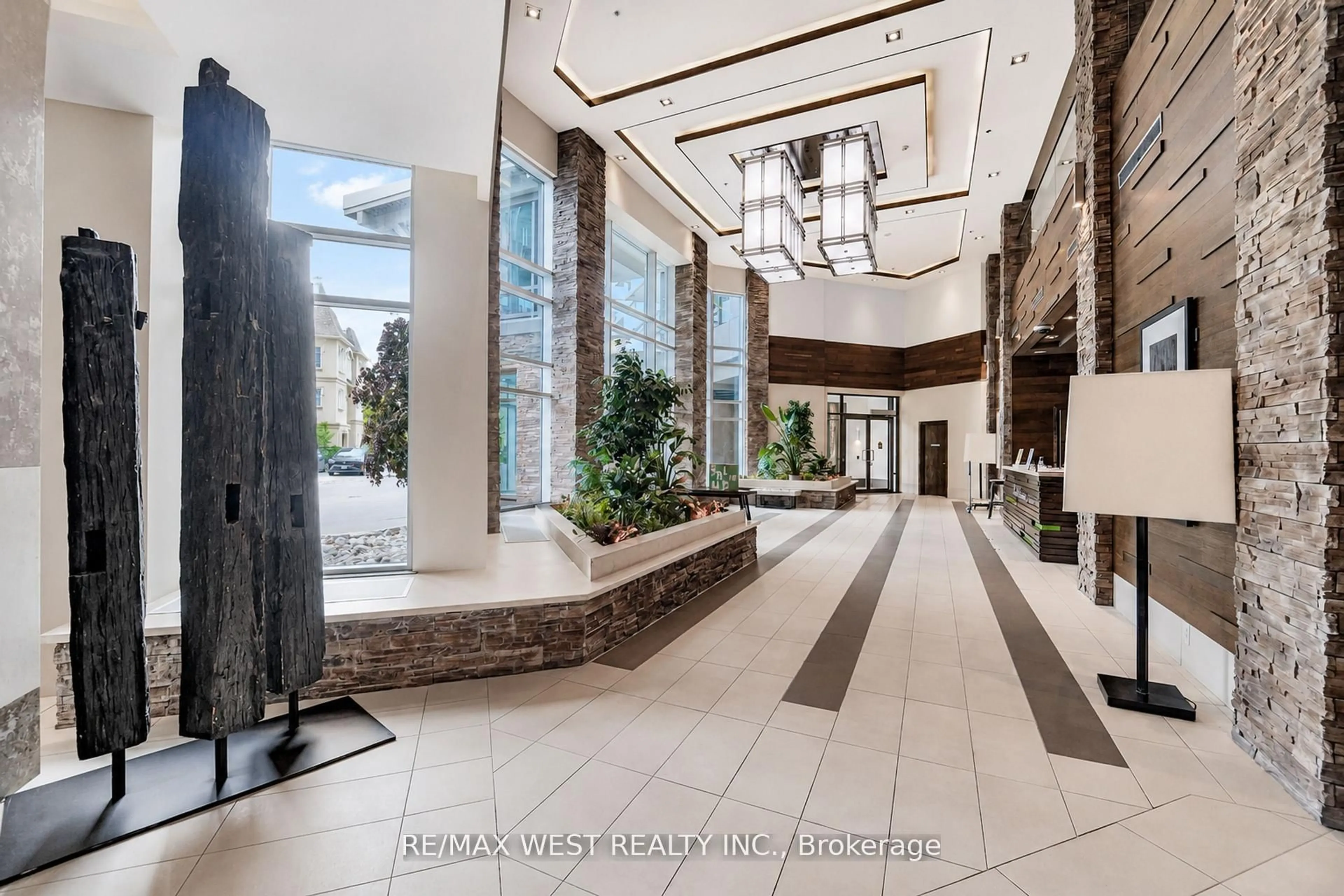 Indoor foyer for 1235 Bayly St #1116, Pickering Ontario L1W 1L7
