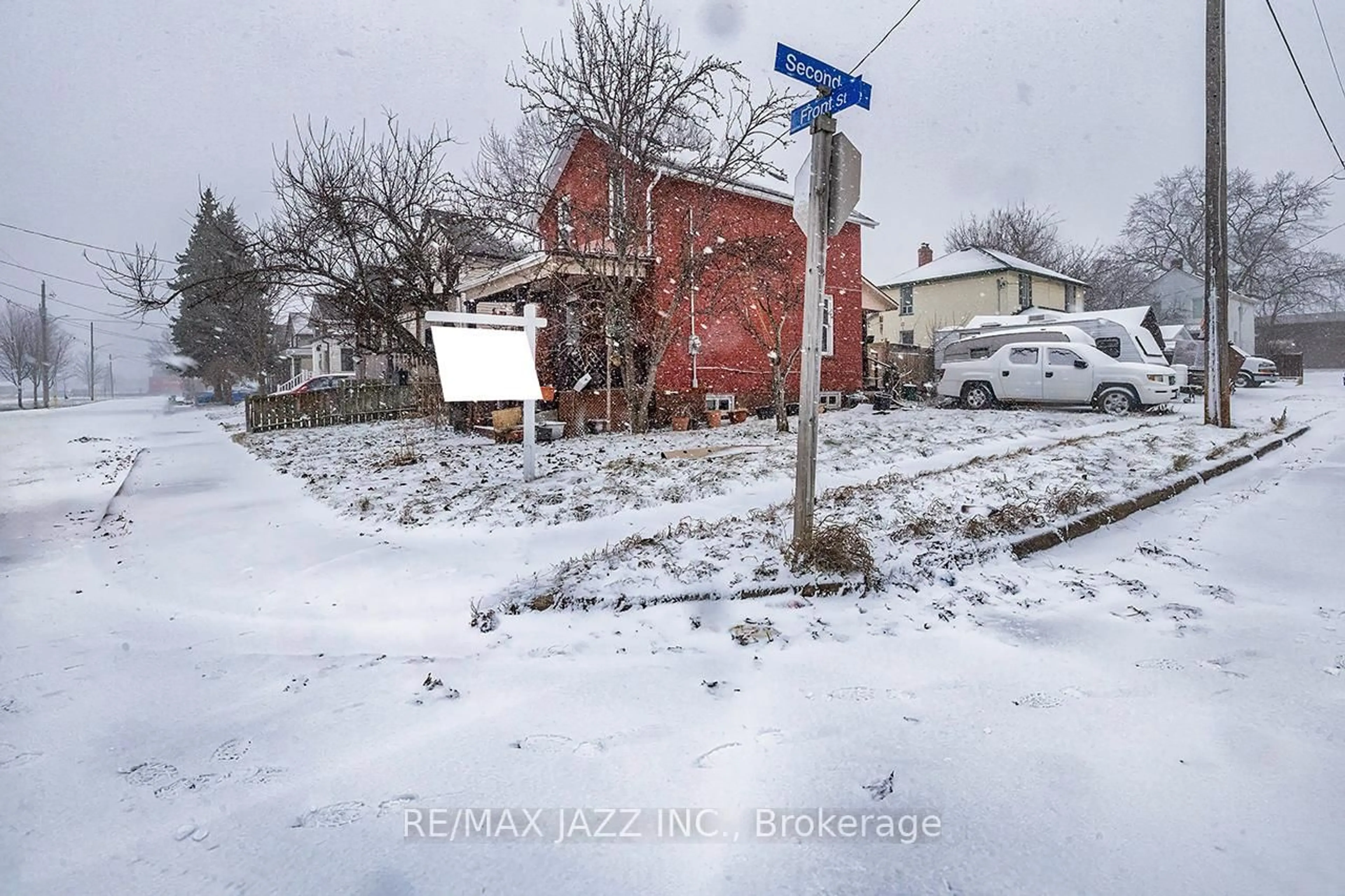 Parking for 548 Front St, Oshawa Ontario L1H 4V3