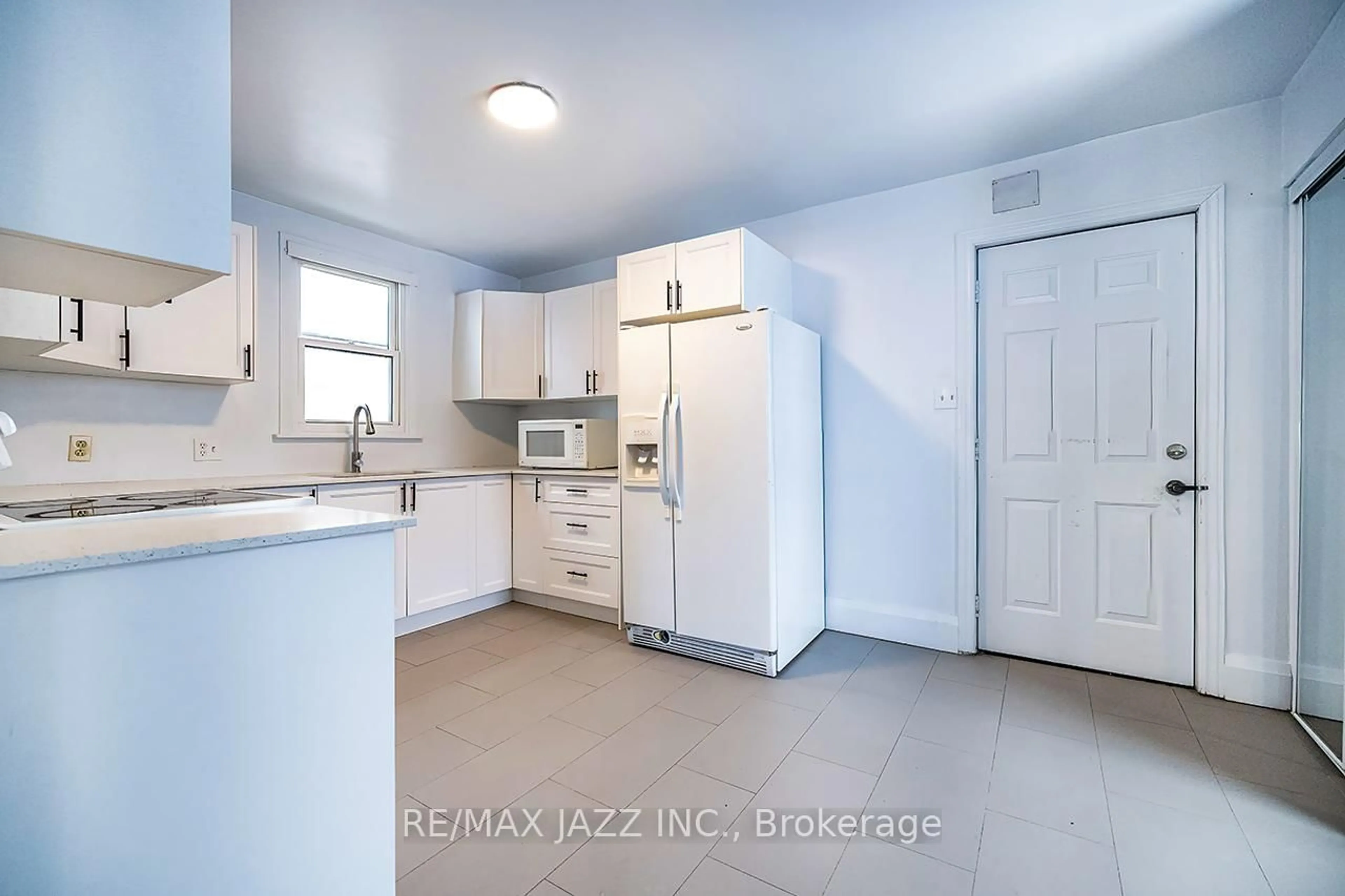Standard kitchen, unknown for 548 Front St, Oshawa Ontario L1H 4V3