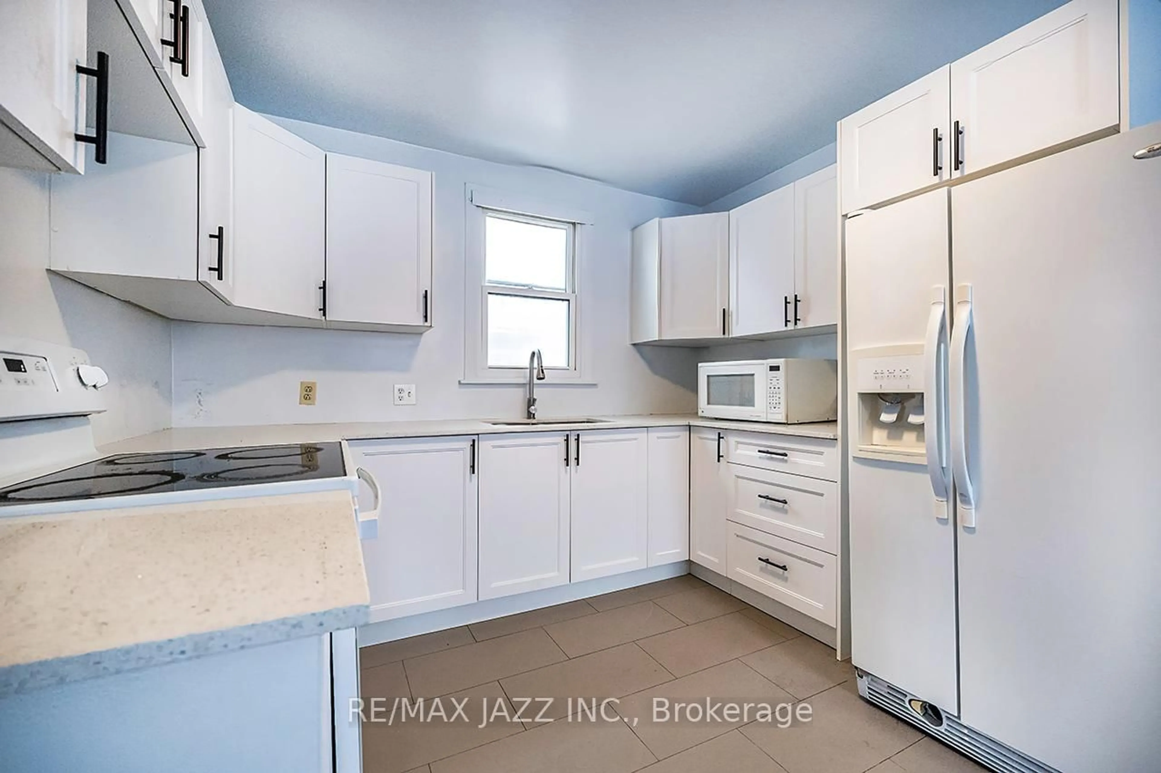 Standard kitchen, ceramic/tile floor for 548 Front St, Oshawa Ontario L1H 4V3