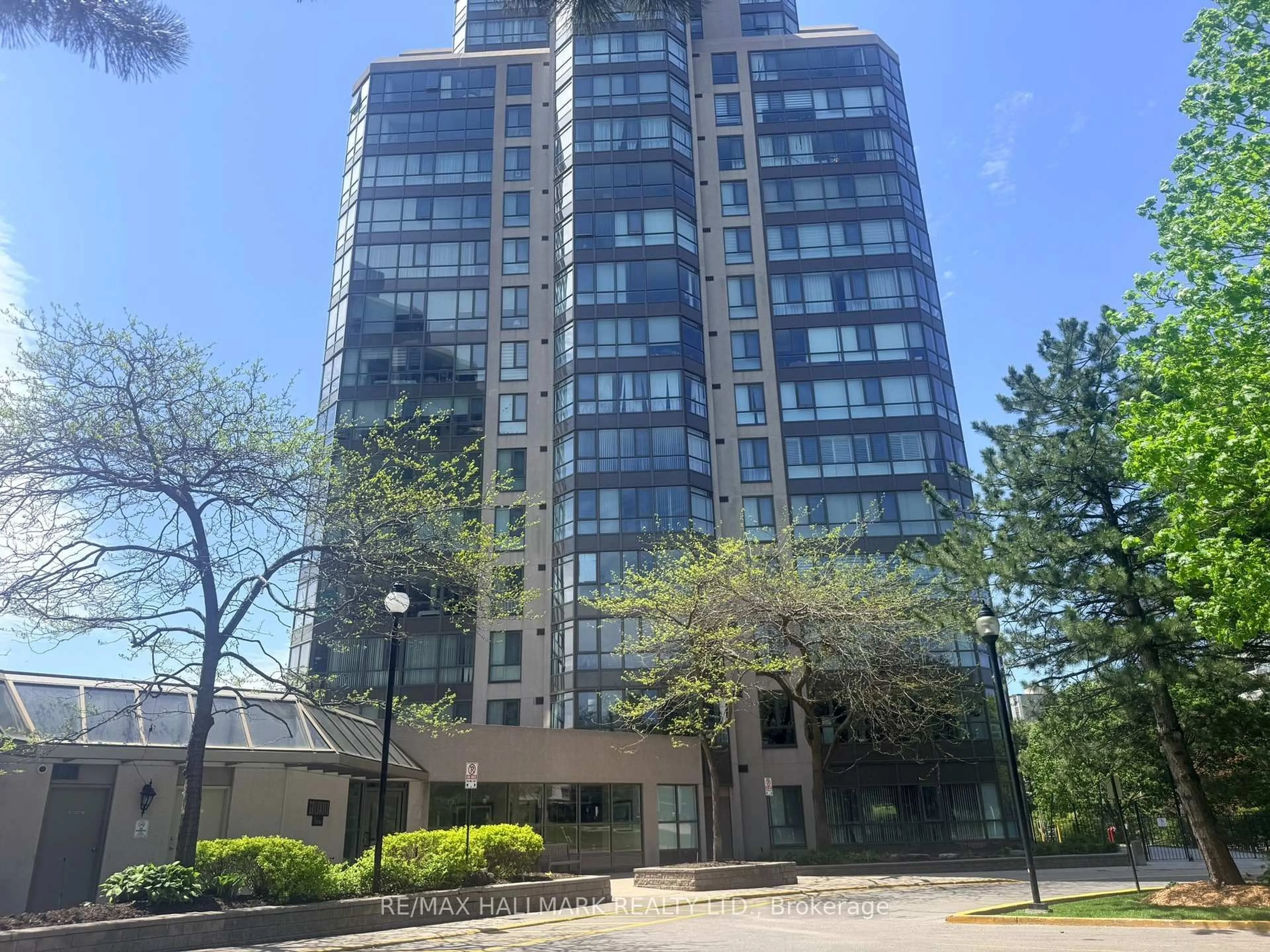 Indoor foyer for 3231 Eglinton Ave #1105, Toronto Ontario M1J 3N5
