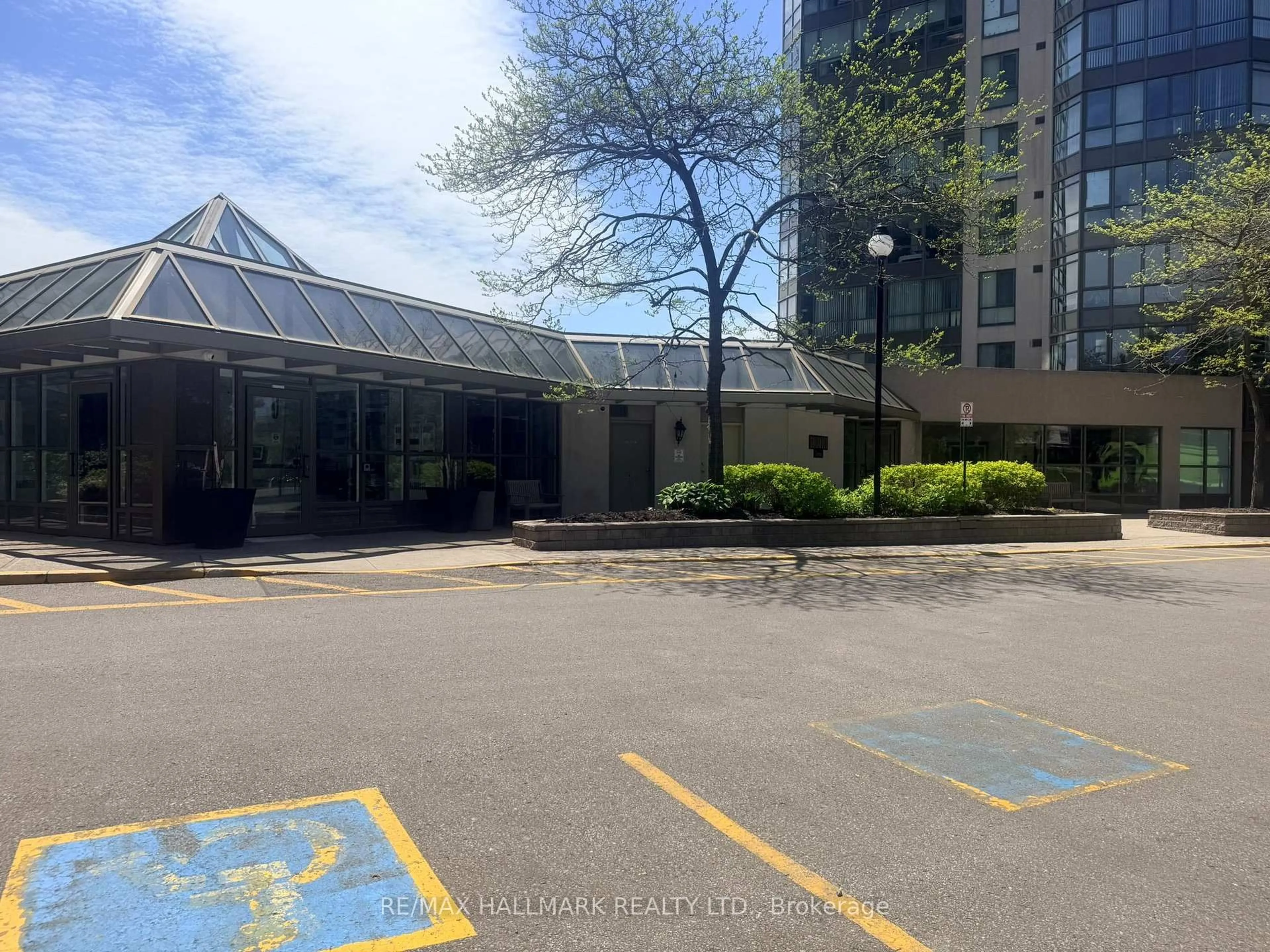 Indoor foyer for 3231 Eglinton Ave #1105, Toronto Ontario M1J 3N5