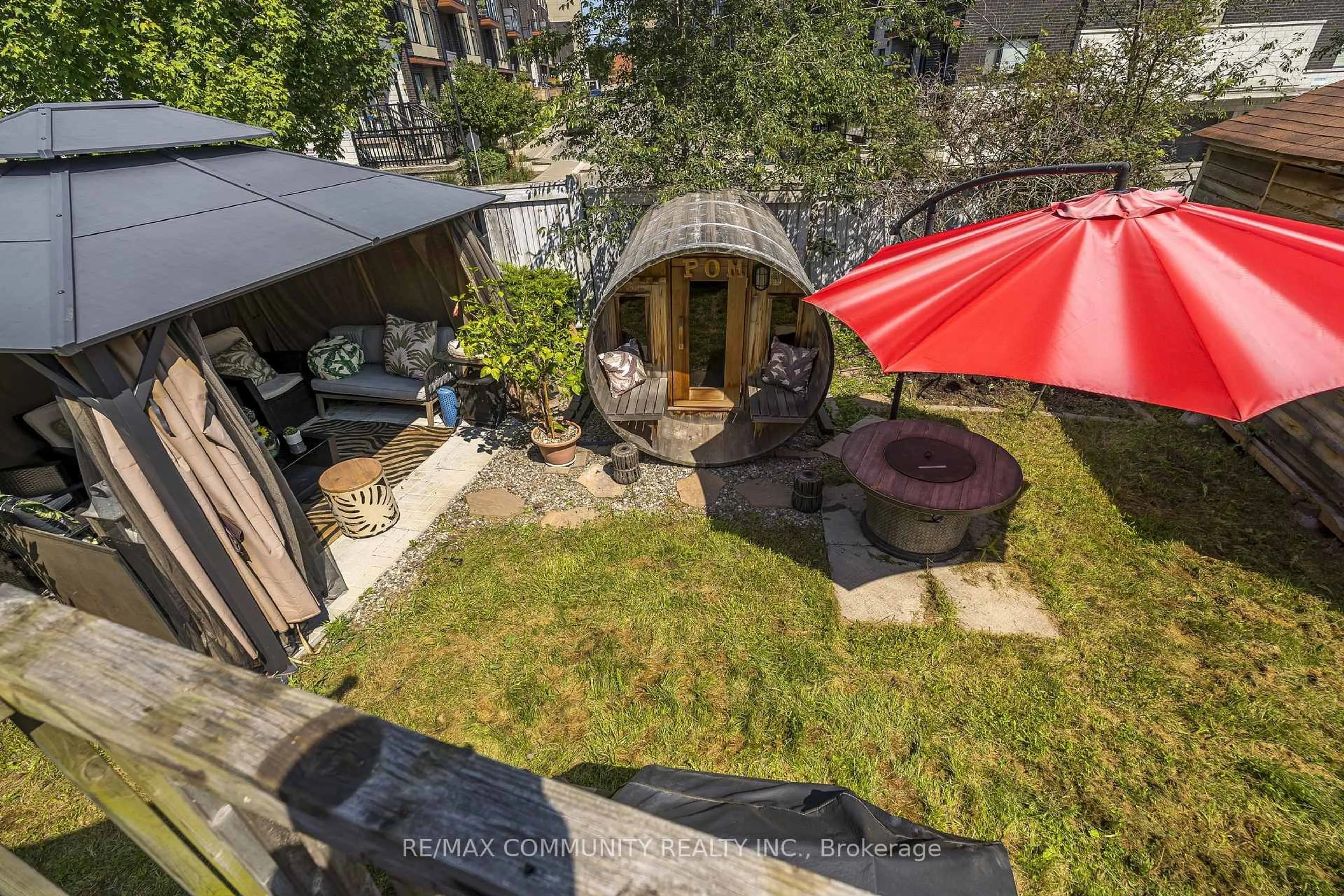 Patio, street for 1597 Avonmore Sq, Pickering Ontario L1V 7H5
