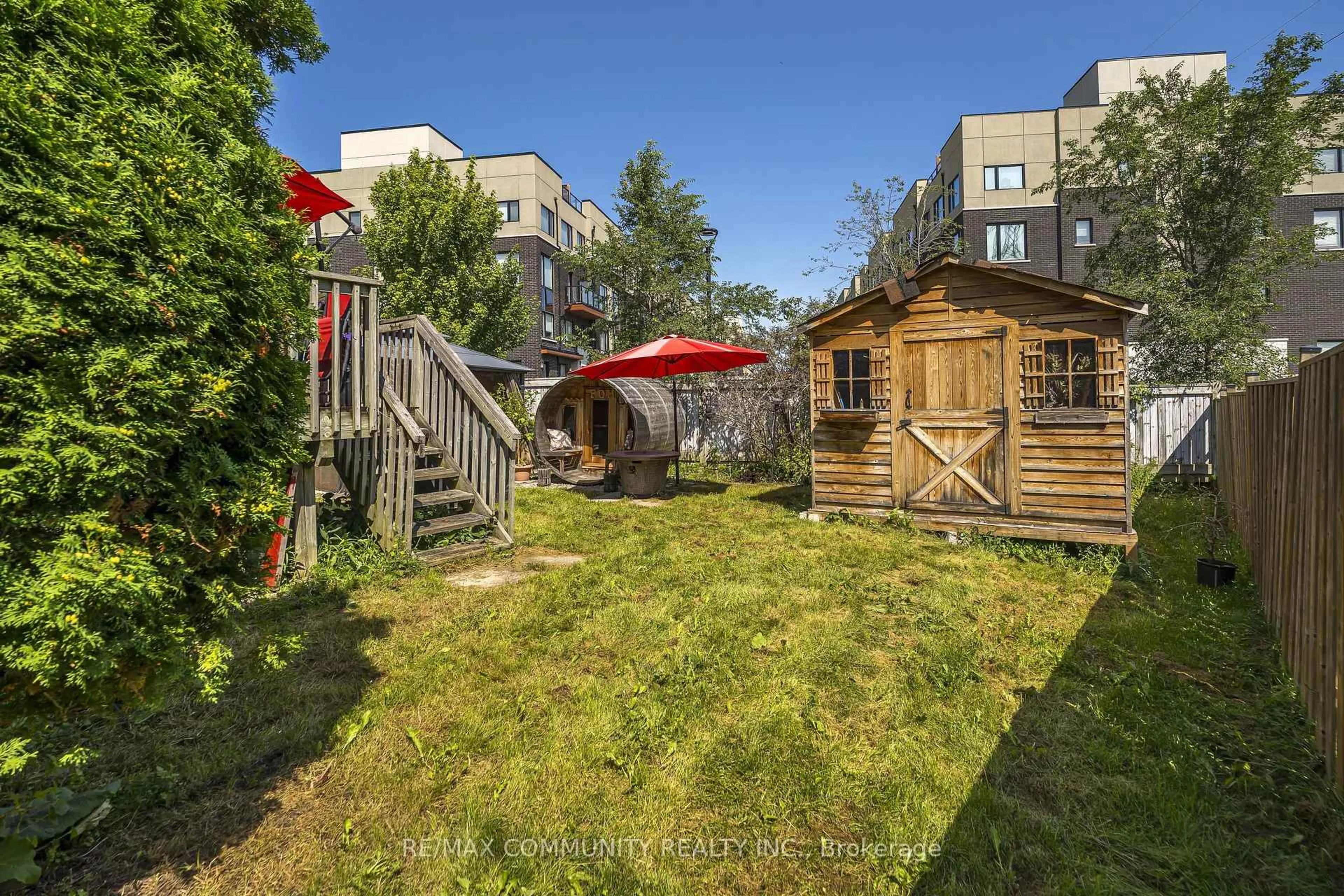 Patio, street for 1597 Avonmore Sq, Pickering Ontario L1V 7H5