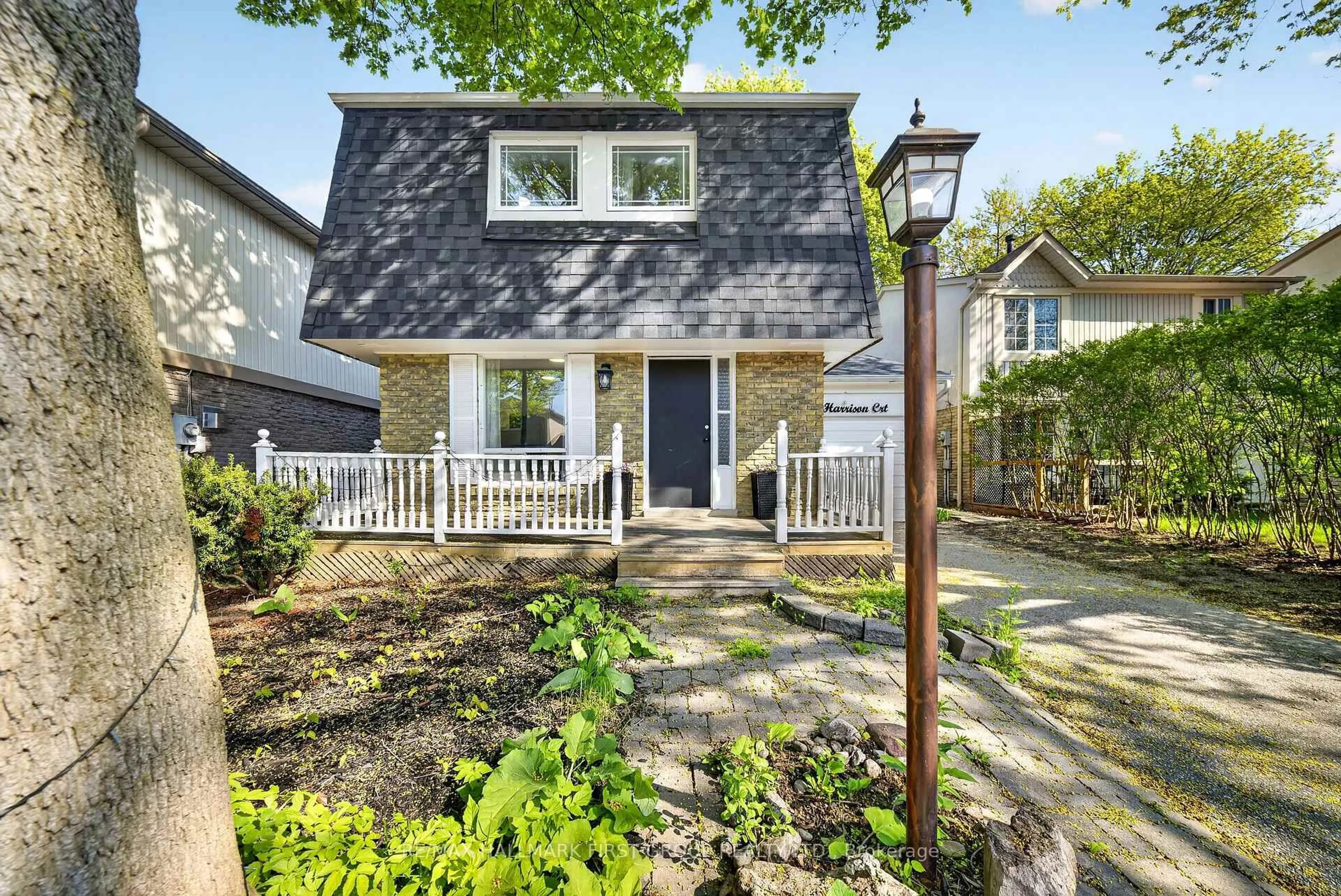 Unknown for 33 Harrison Crt, Whitby Ontario L1N 6E2