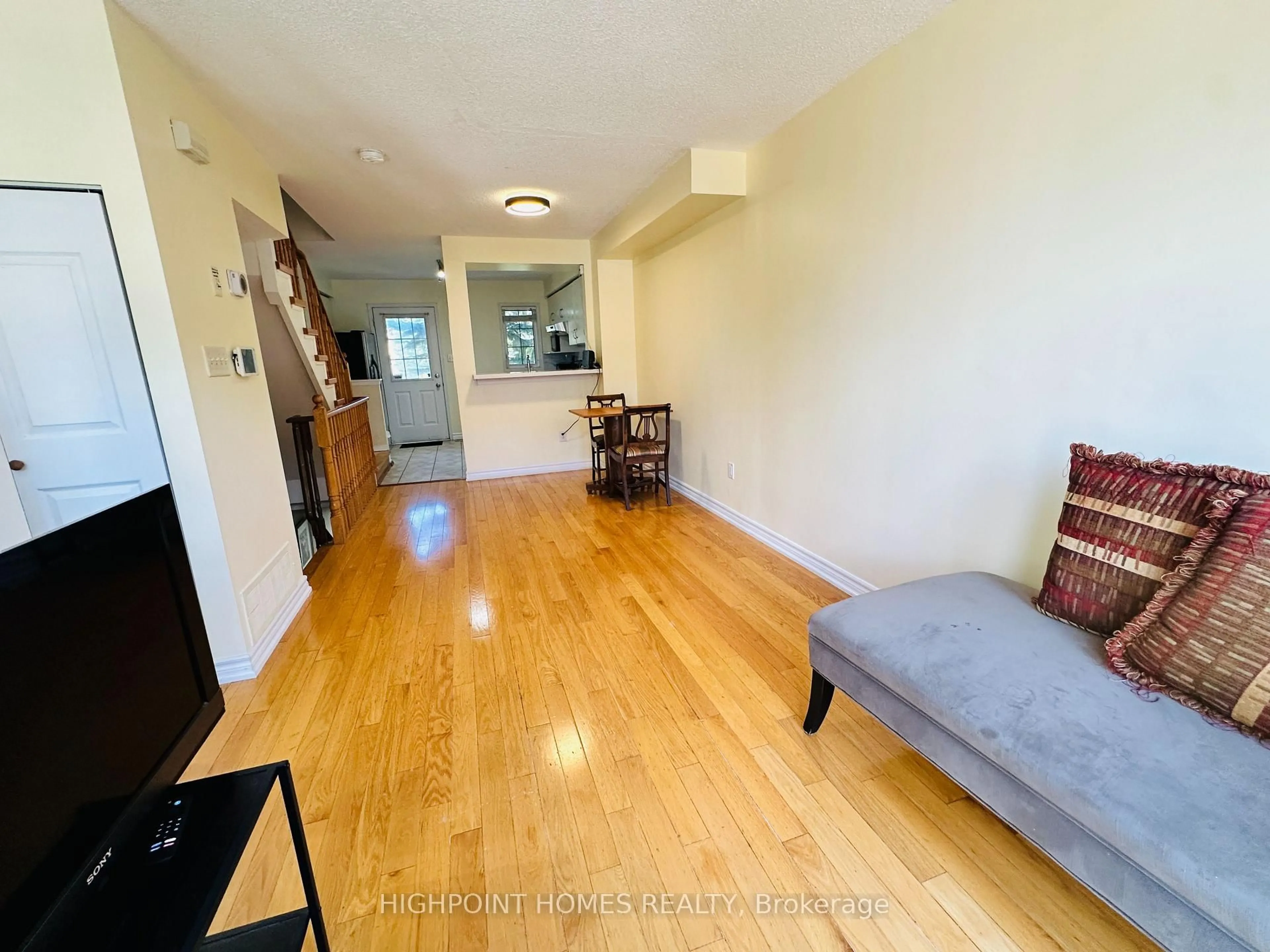A pic of a room for 2 Hedge End Rd #115, Toronto Ontario M1B 5Z8