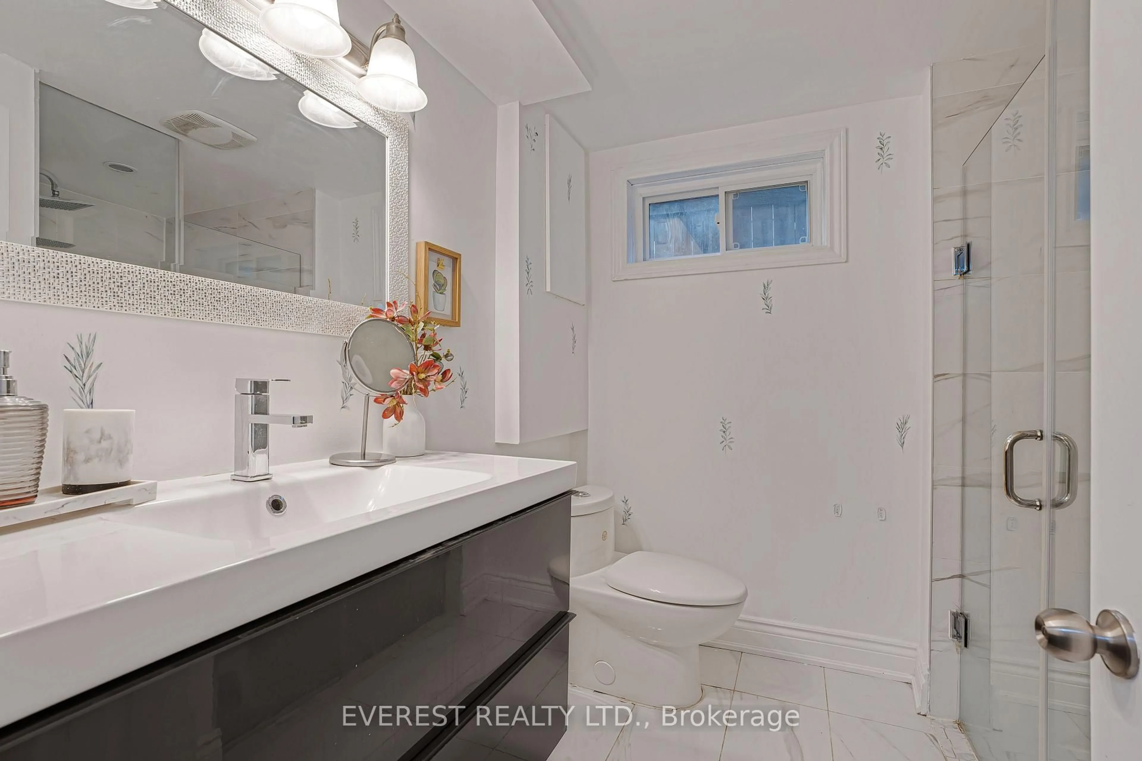 Contemporary bathroom, ceramic/tile floor for 228 Michael Blvd, Whitby Ontario L1N 6E6