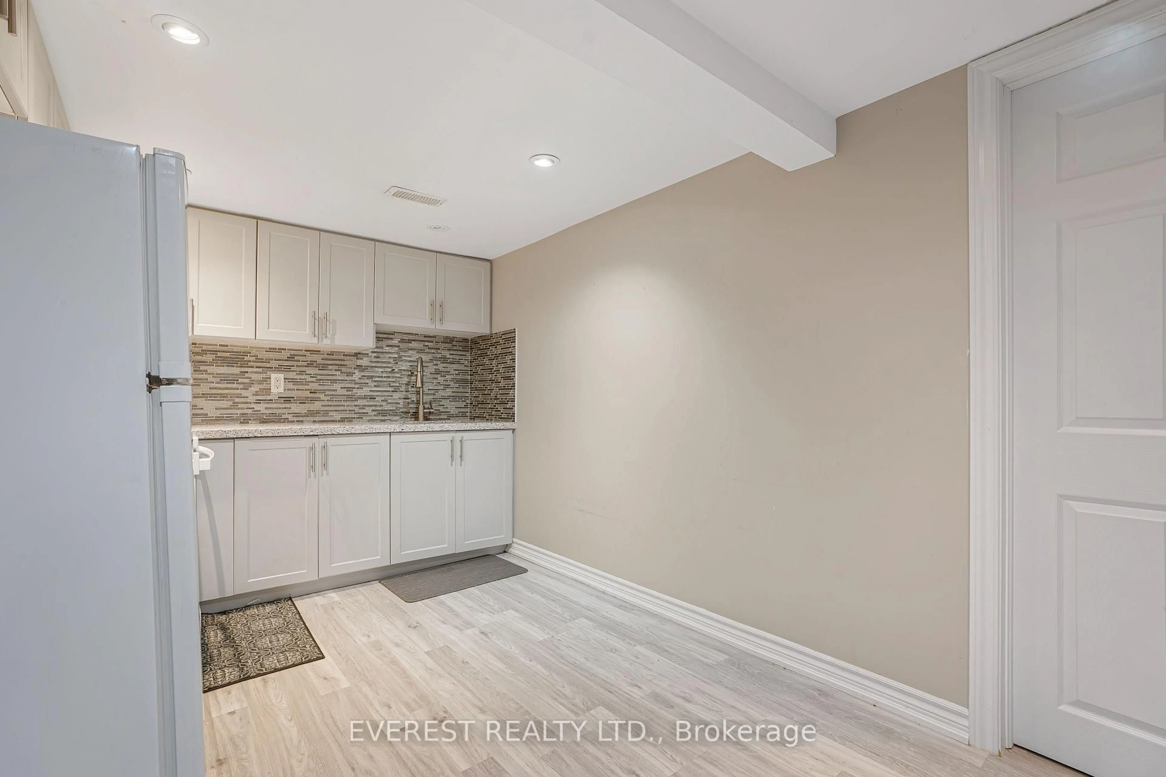 A pic of a room for 228 Michael Blvd, Whitby Ontario L1N 6E6