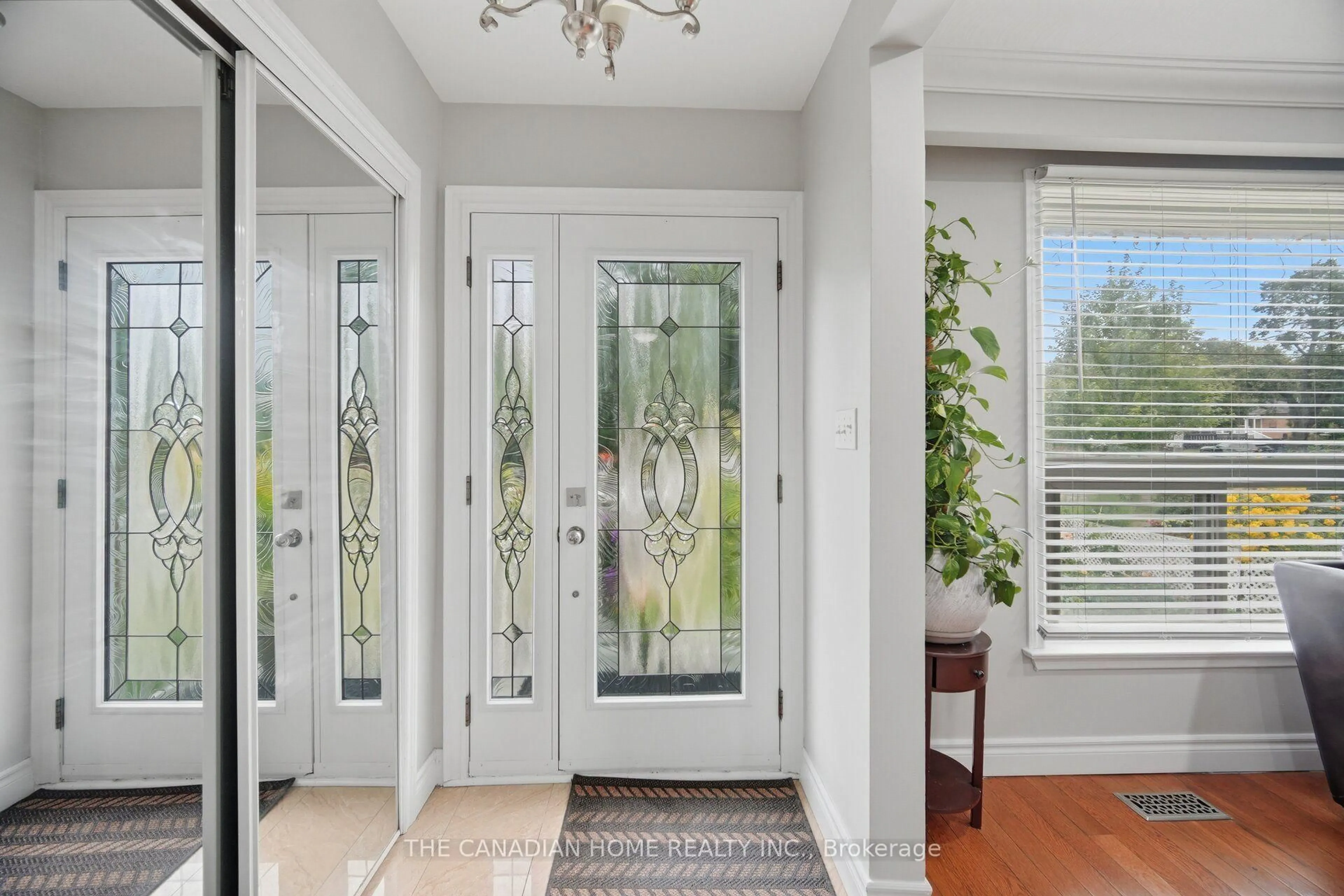 Indoor entryway for 802 Brimorton Dr, Toronto Ontario M1G 2S9