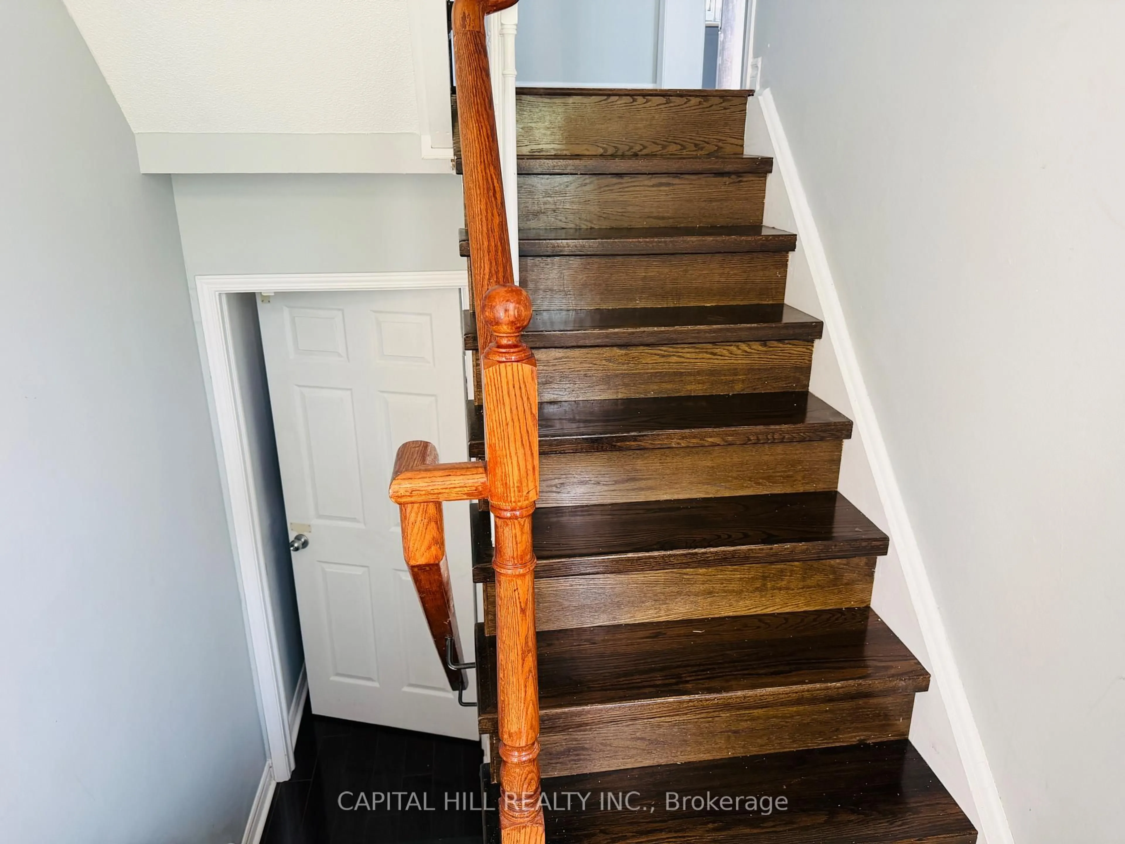 Stairs for 106 Wilkie Lane, Ajax Ontario L1S 7S4