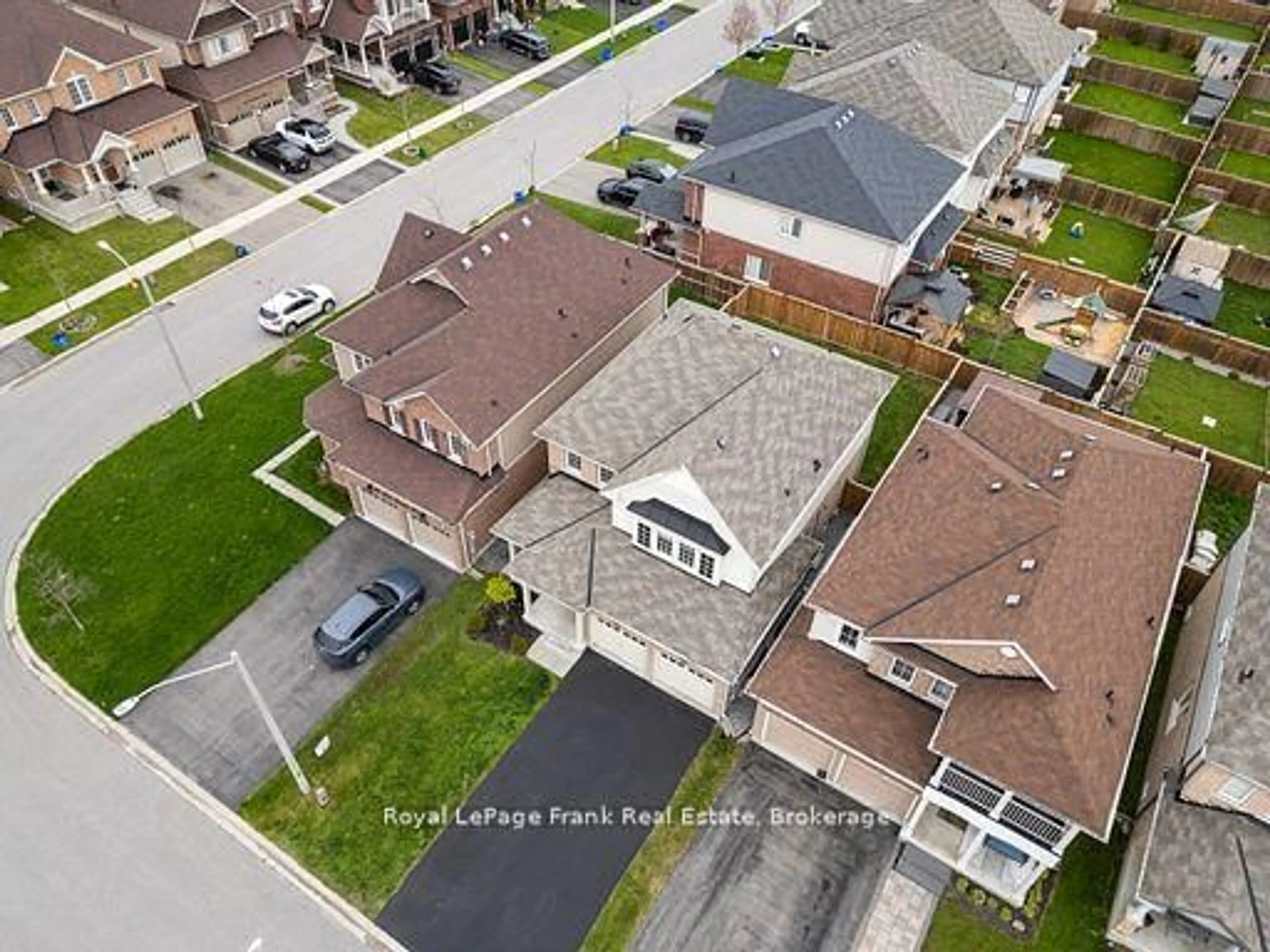 A pic from outside/outdoor area/front of a property/back of a property/a pic from drone, street for 144 Bruce Cameron Dr, Clarington Ontario L1C 0W3