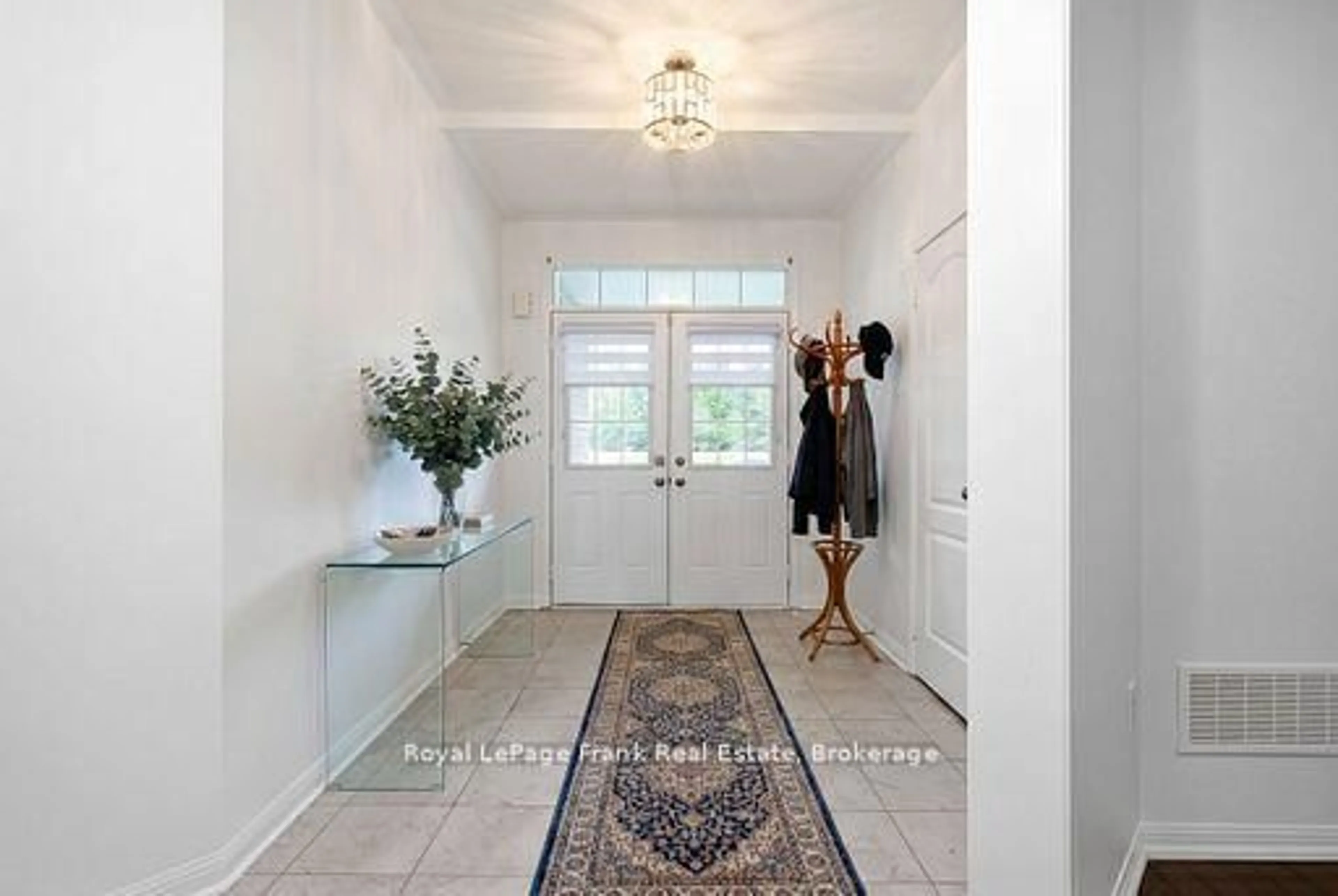 Indoor entryway for 144 Bruce Cameron Dr, Clarington Ontario L1C 0W3