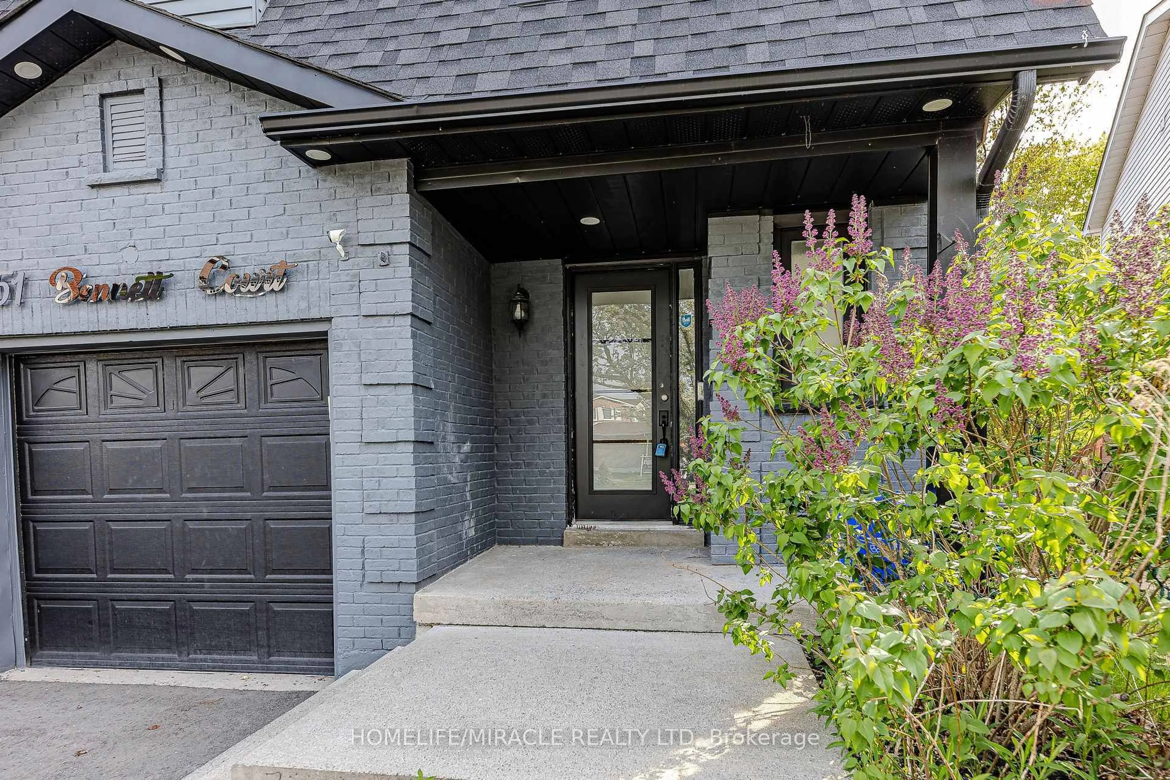 Unknown for 851 Bennett Crt, Oshawa Ontario L1K 1V3