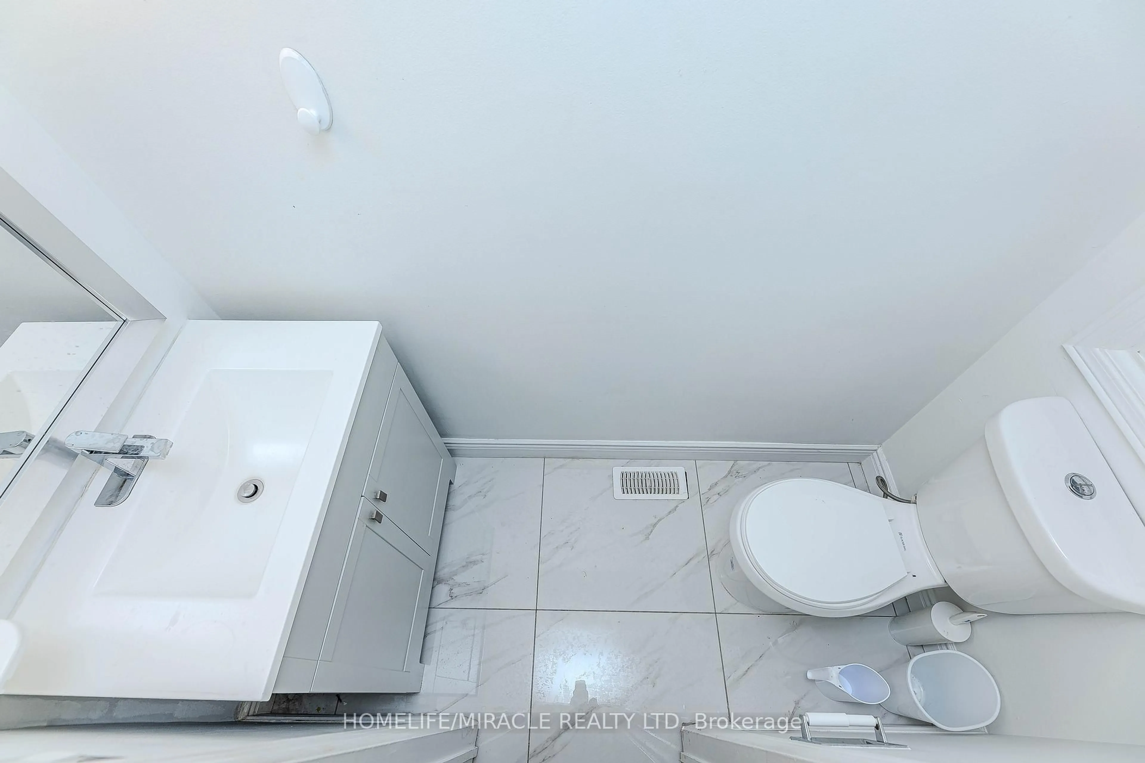 A pic of a room for 851 Bennett Crt, Oshawa Ontario L1K 1V3
