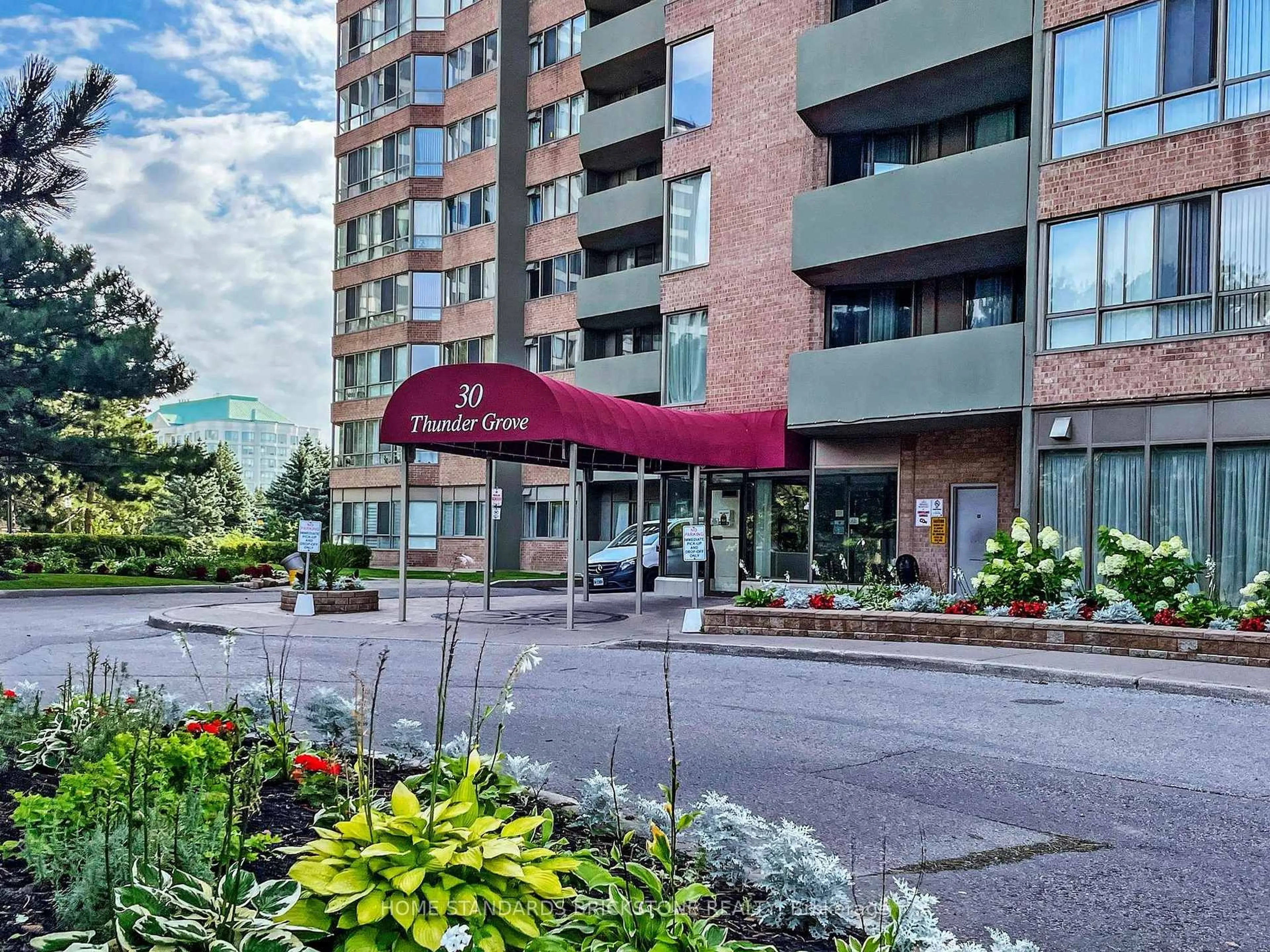Patio, street for 30 Thunder Grve #1705, Toronto Ontario M1V 4A3