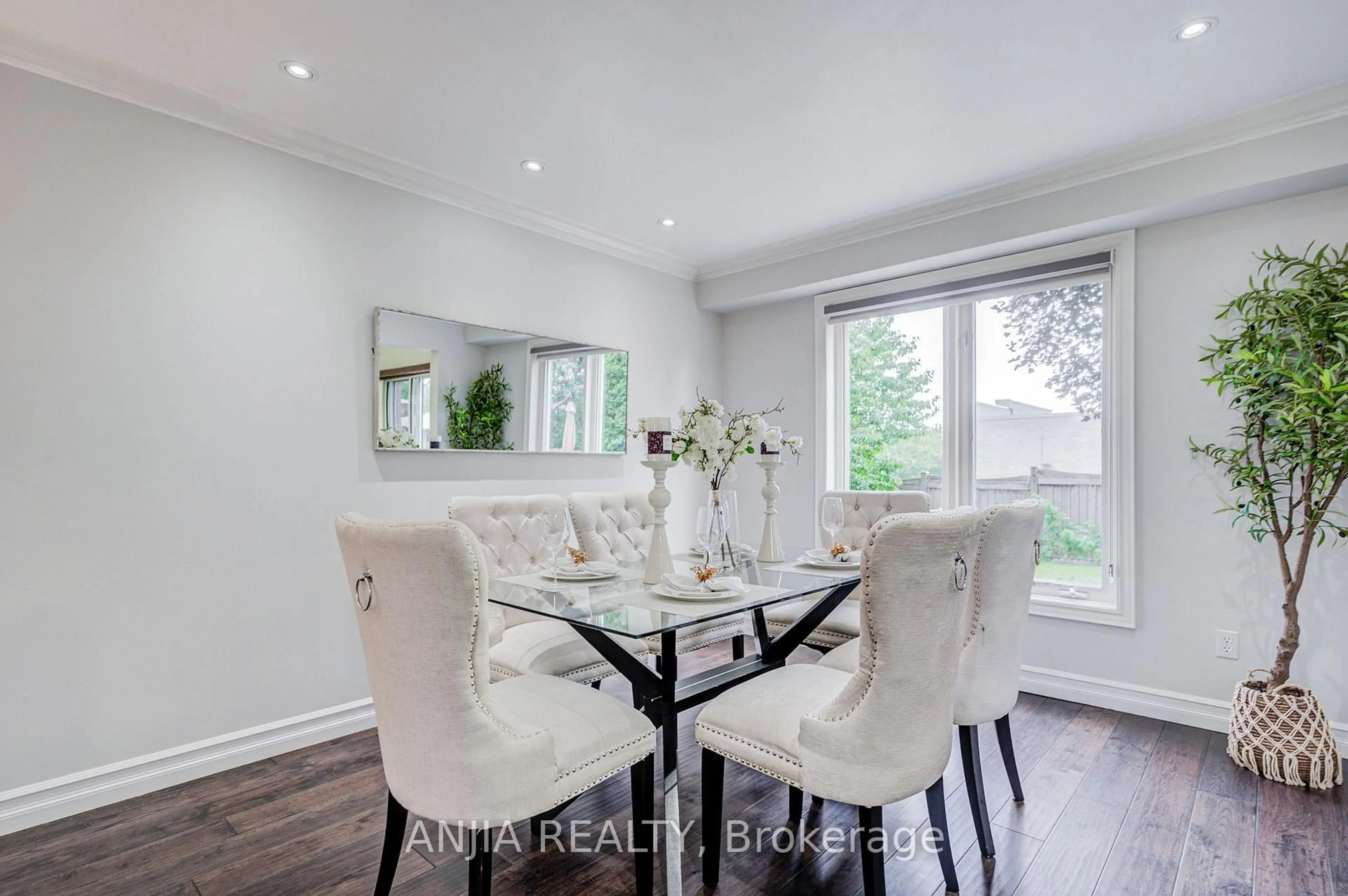 Dining room, wood/laminate floor for 7 Allayden Dr, Whitby Ontario L1P 1L5