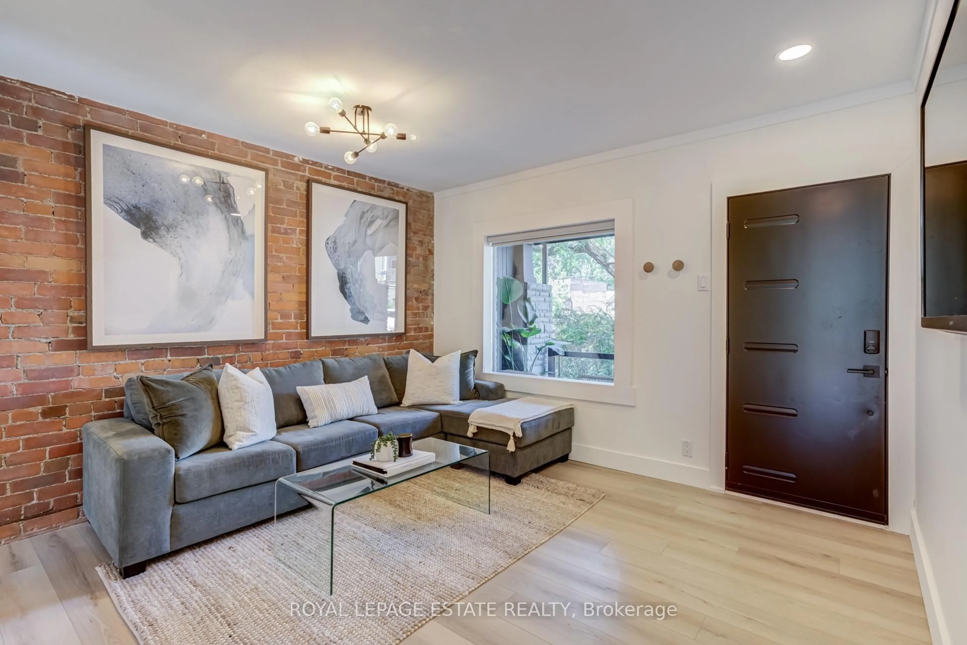 Living room with furniture, unknown for 43 Fairford Ave, Toronto Ontario M4L 2J9