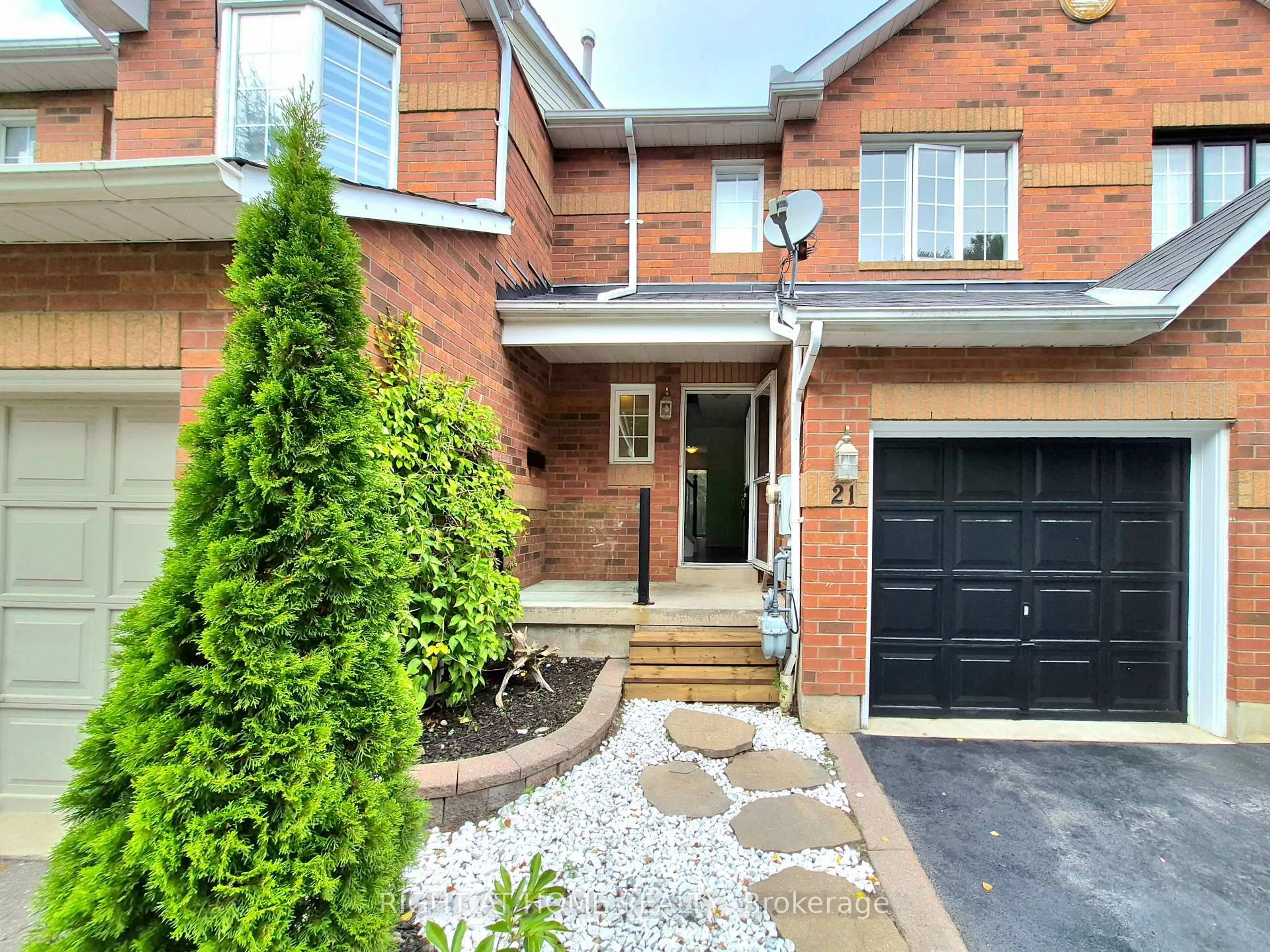 Home with brick exterior material, street for 21 Mccullock Cres, Ajax Ontario L1T 3X1