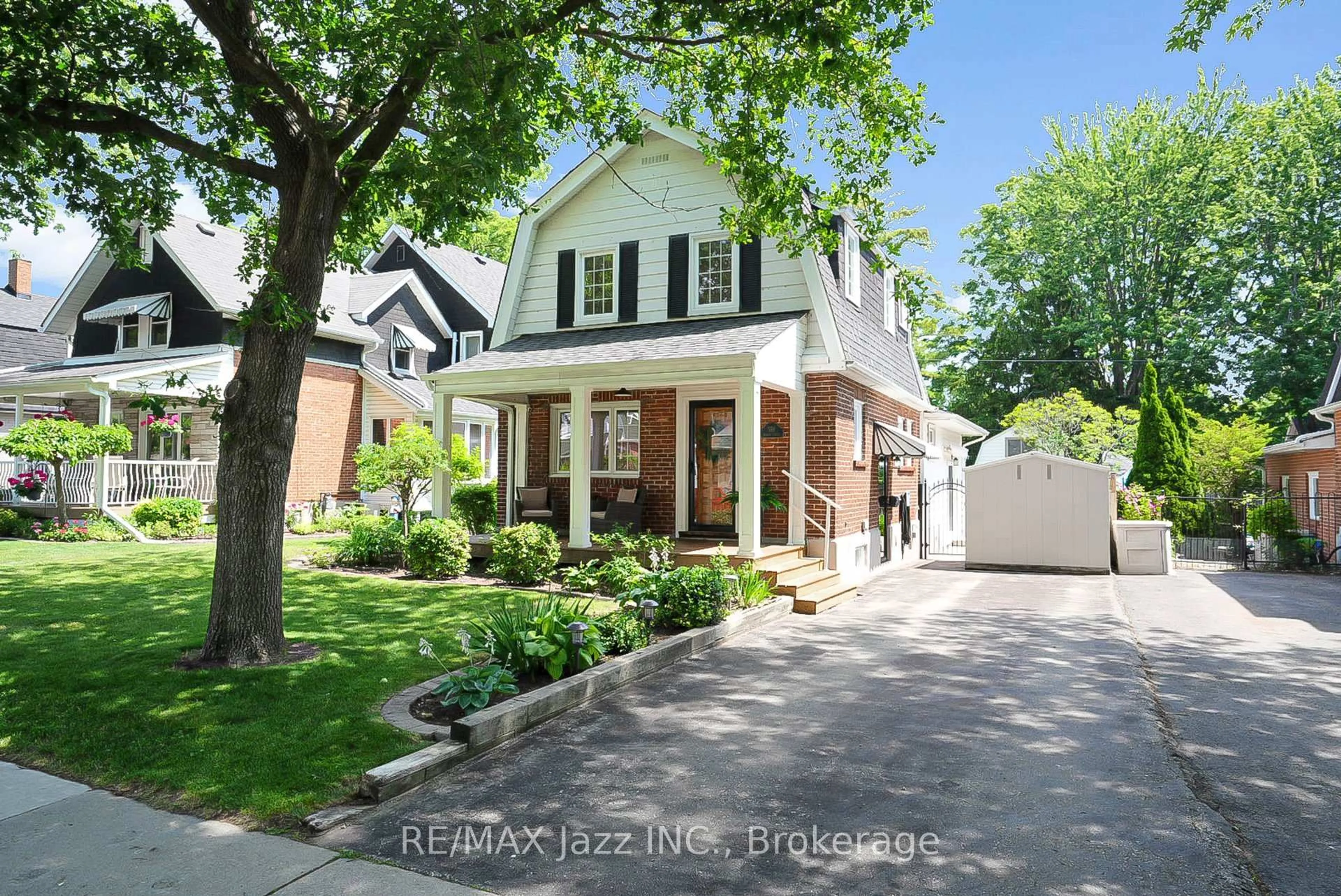 Home with brick exterior material, street for 559 Masson St, Oshawa Ontario L1G 5A2