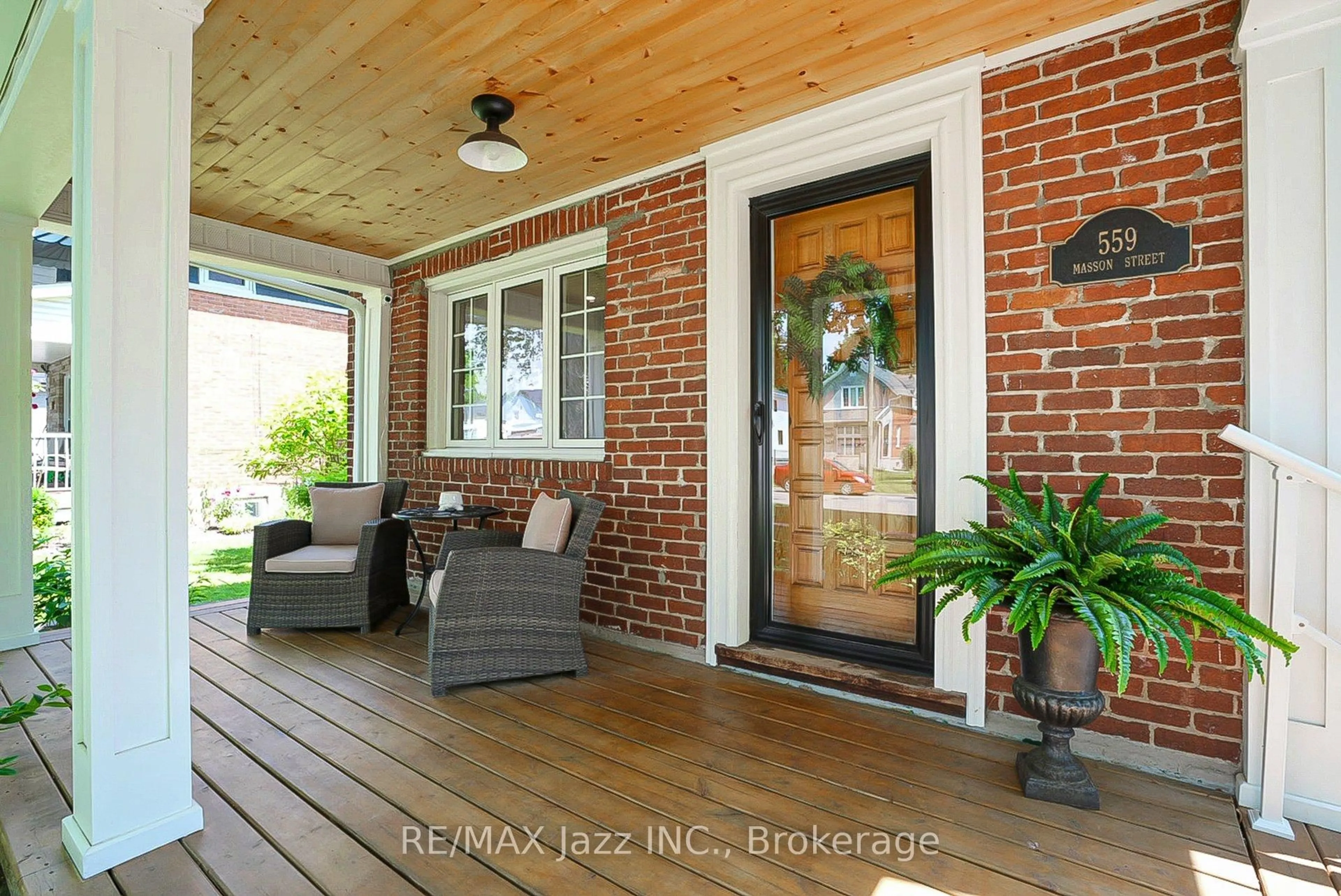 Home with brick exterior material, street for 559 Masson St, Oshawa Ontario L1G 5A2